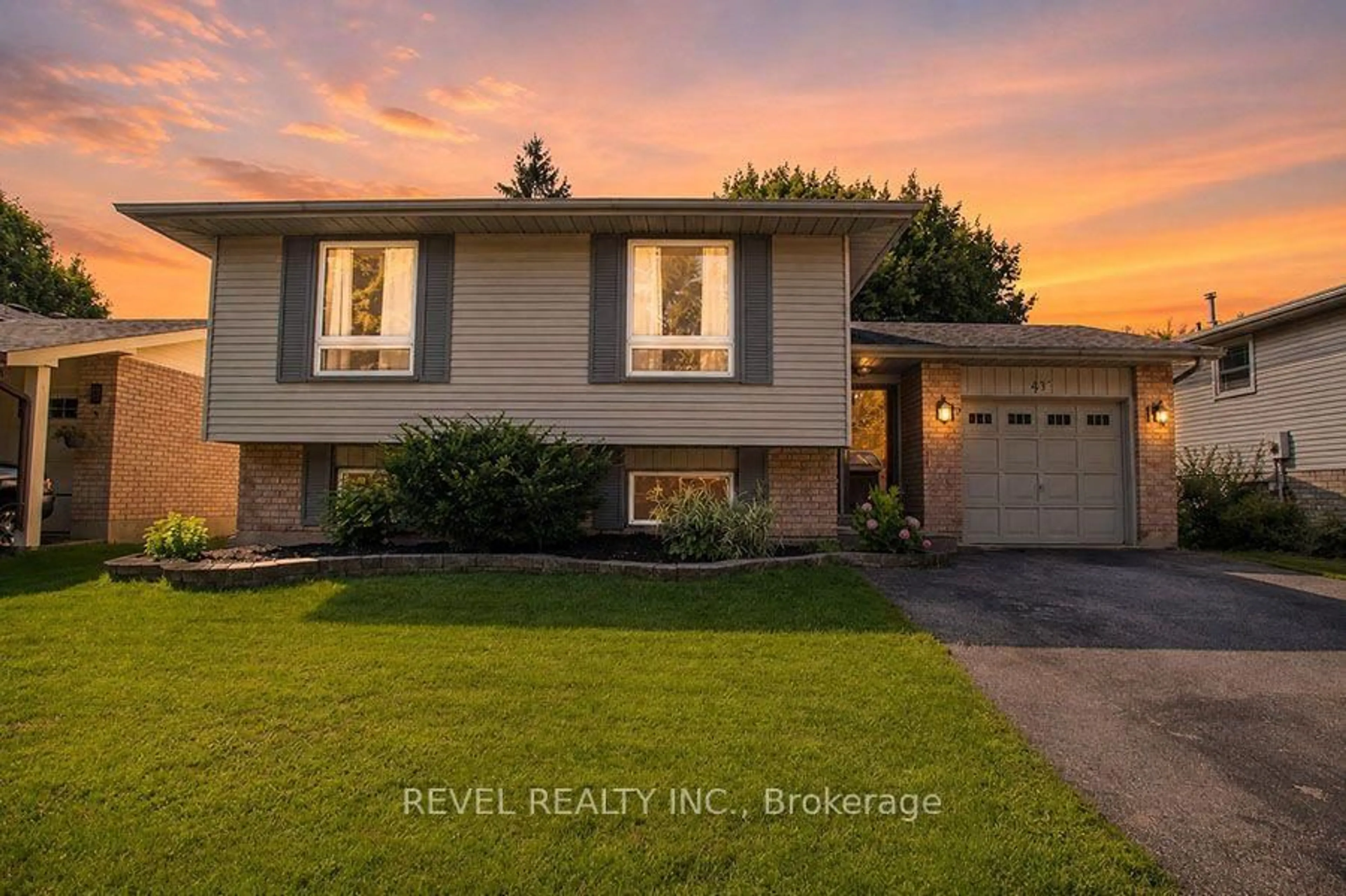 Home with vinyl exterior material, street for 27 Myrtleville Dr, Brantford Ontario N3V 1B9