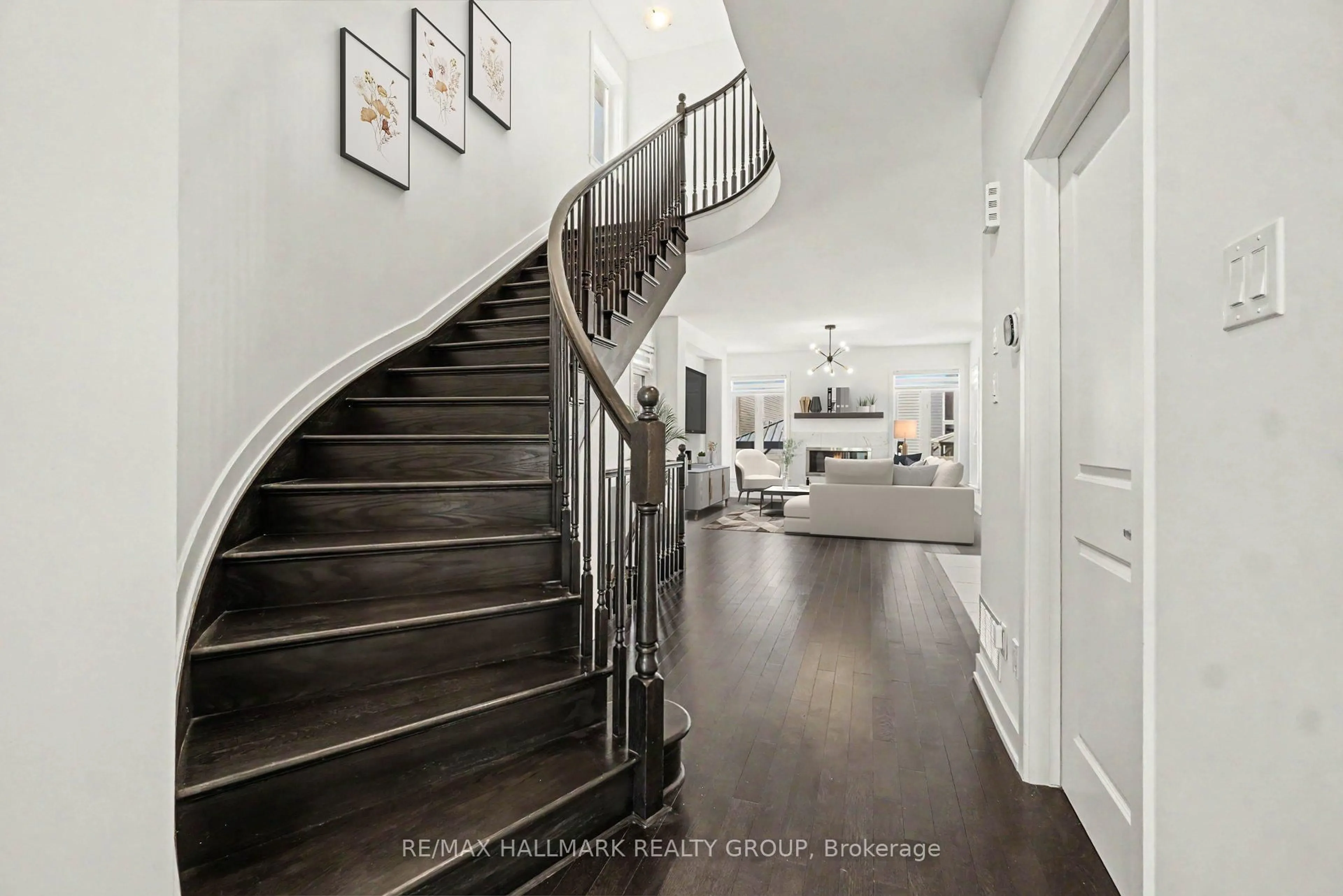 Indoor entryway for 257 Joshua St, Ottawa Ontario K0A 2Y0
