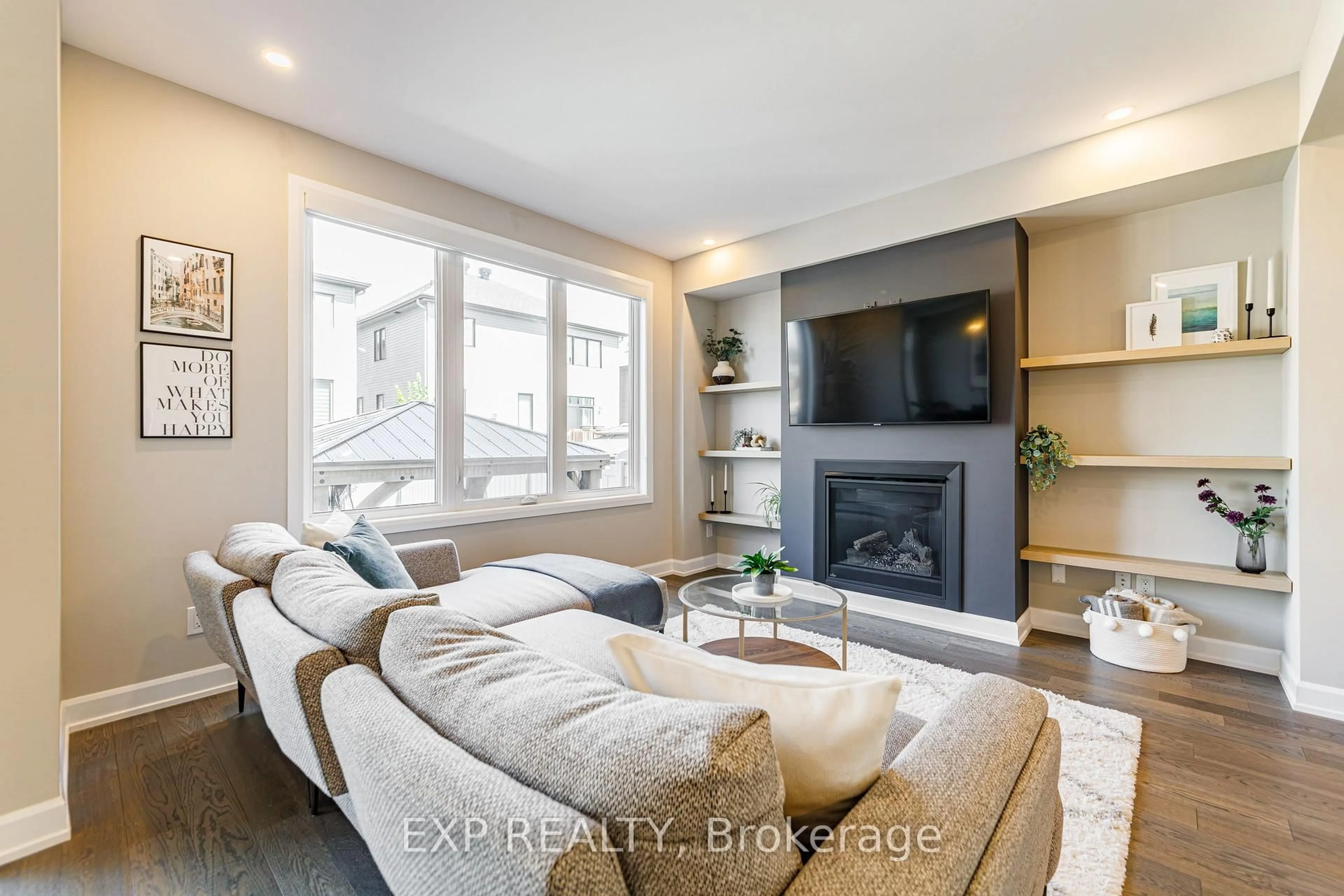 Living room with furniture, unknown for 17 Allan Moore Pl, Stittsville Ontario K2S 2A9