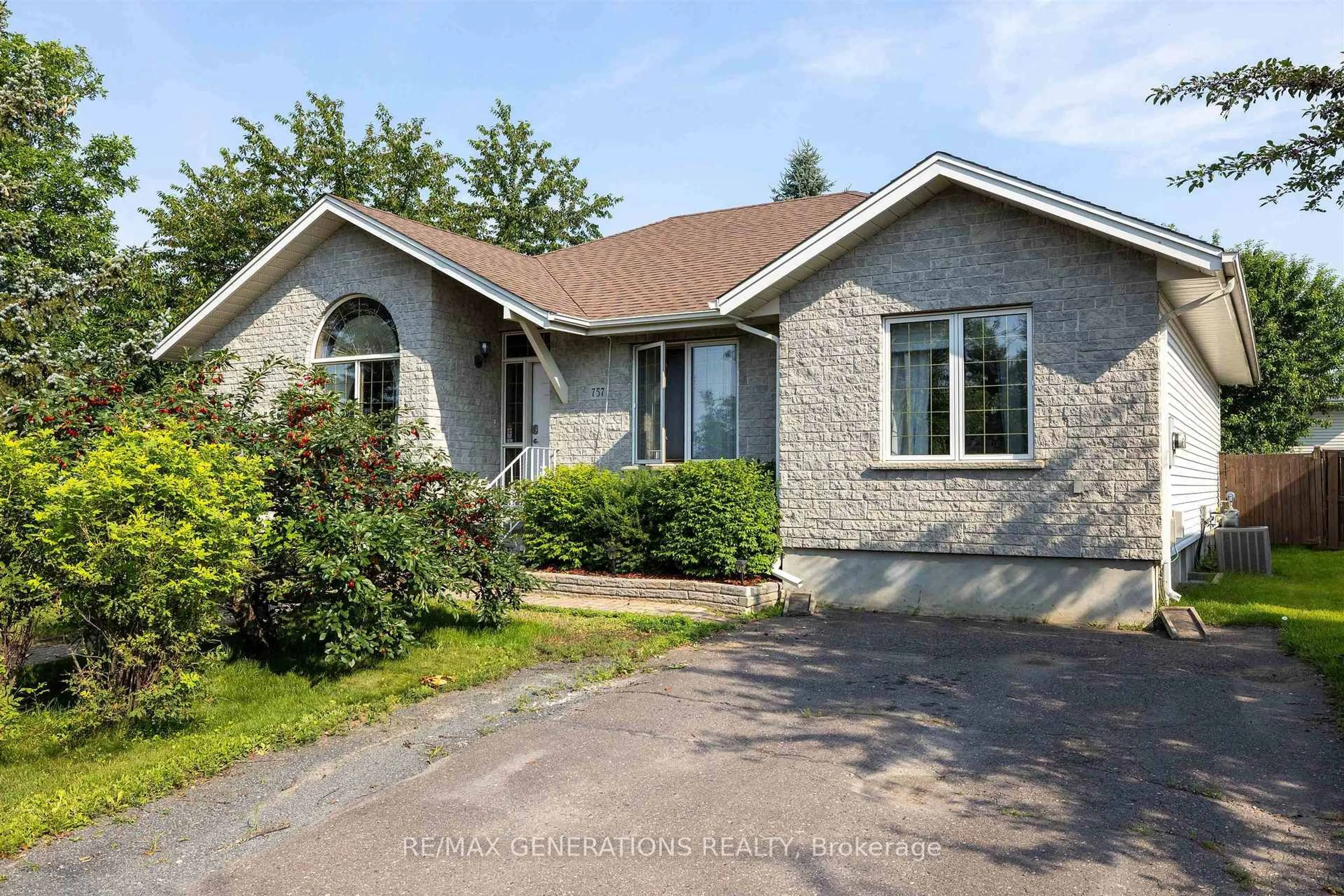 Home with brick exterior material, street for 757 Porcupine Blvd, Thunder Bay Ontario P7C 5Y9