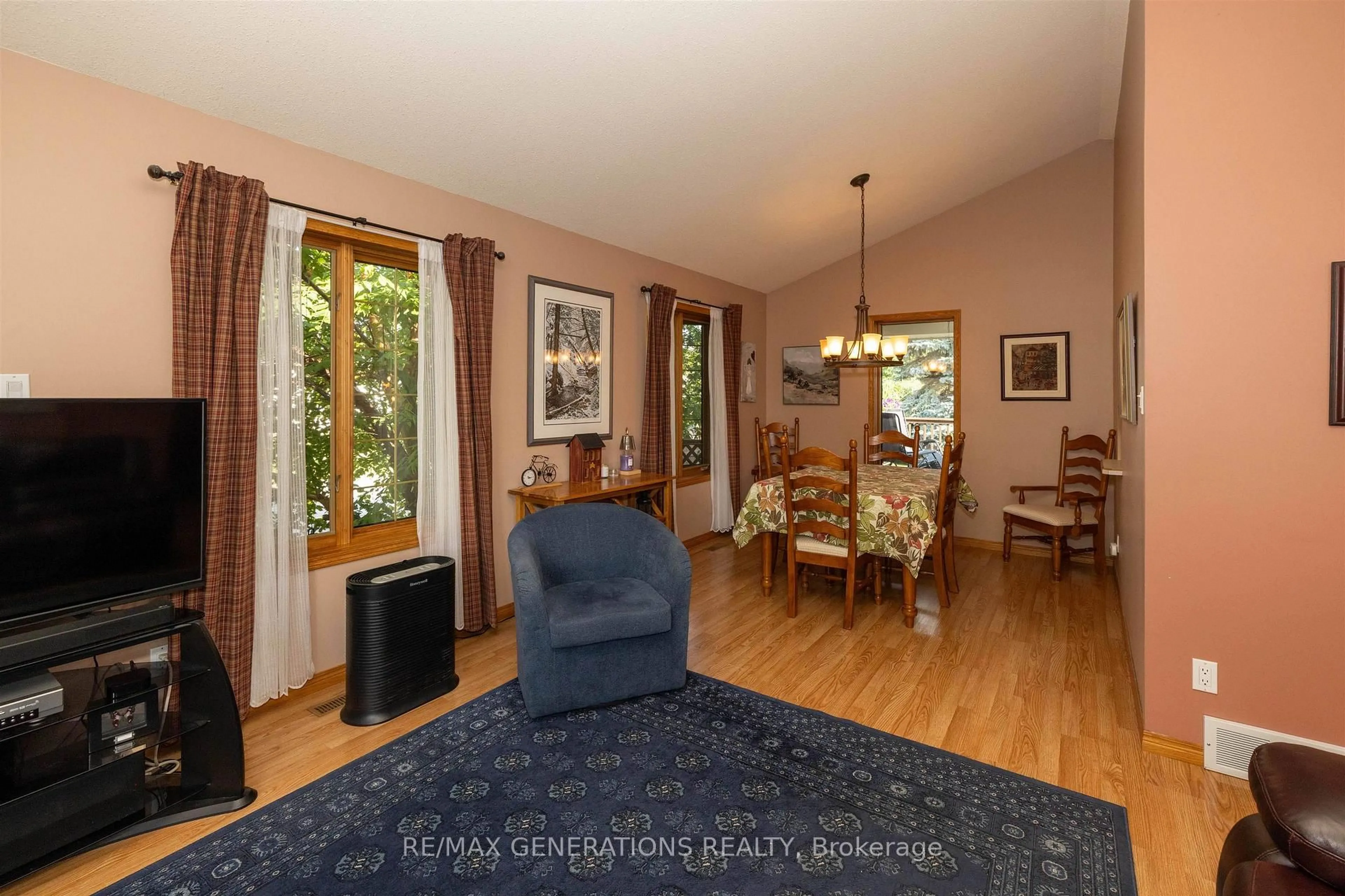 Unknown for 757 Porcupine Blvd, Thunder Bay Ontario P7C 5Y9