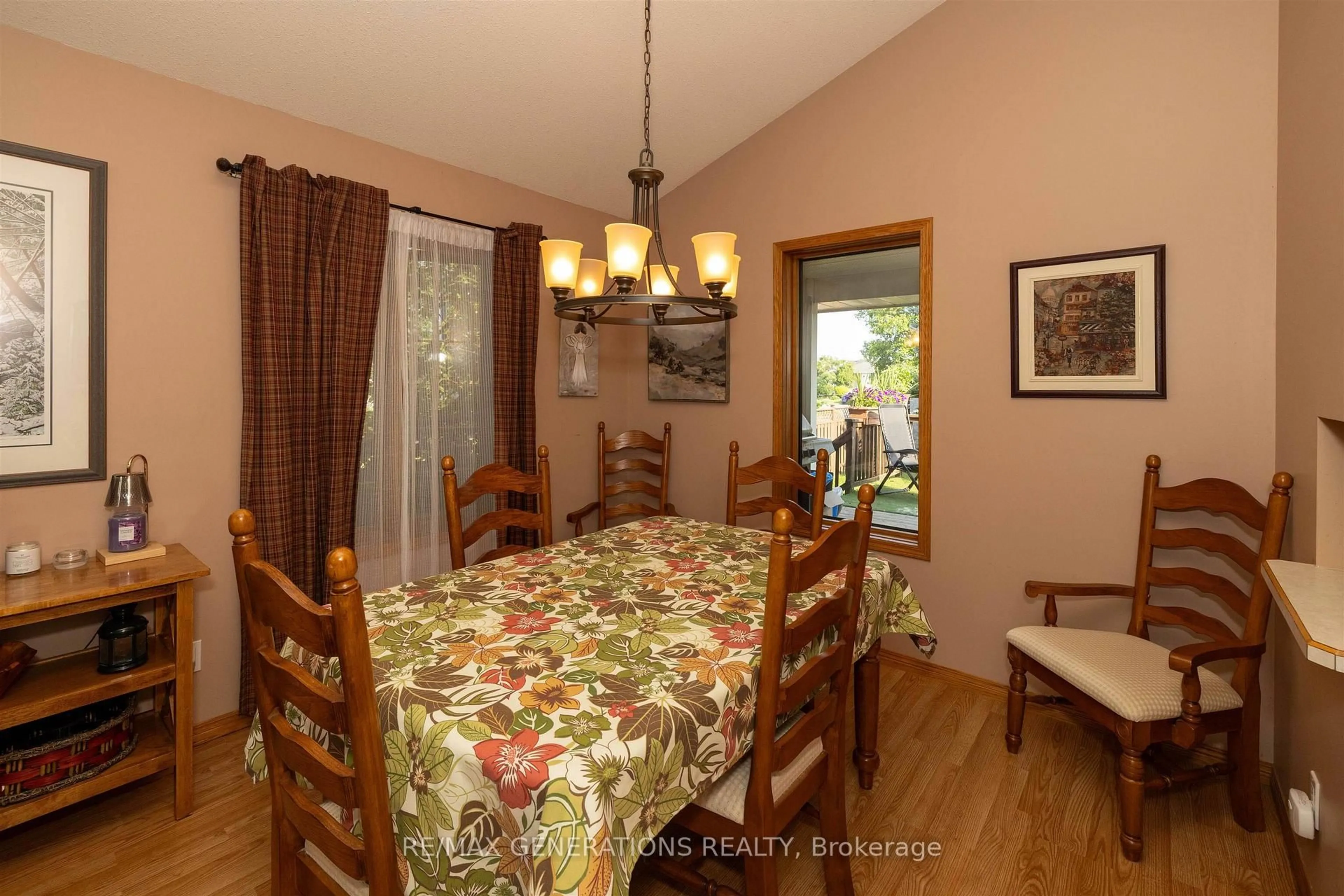 Dining room, unknown for 757 Porcupine Blvd, Thunder Bay Ontario P7C 5Y9