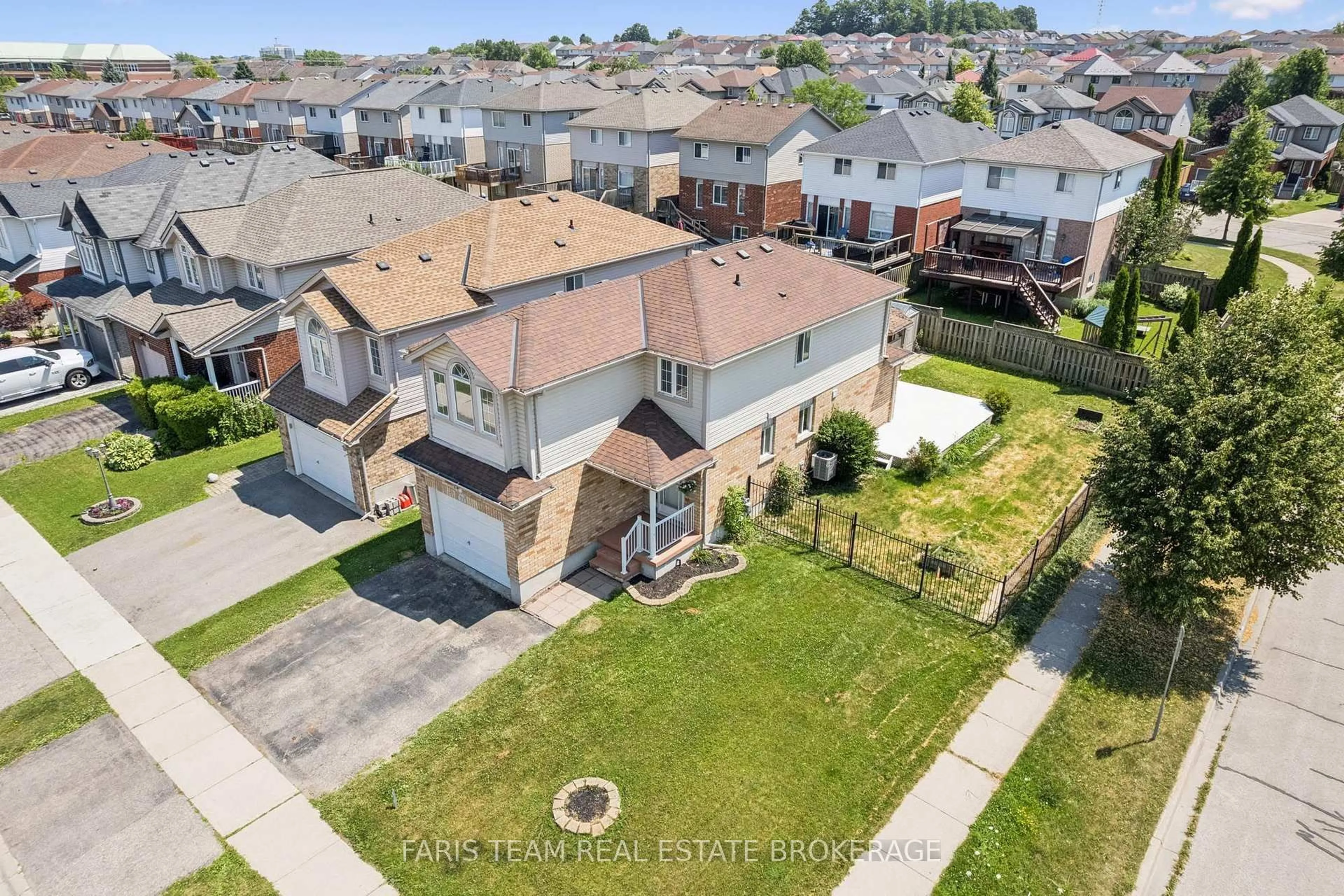 A pic from outside/outdoor area/front of a property/back of a property/a pic from drone, street for 71 Peach Blossom Cres, Kitchener Ontario N2E 3Z7
