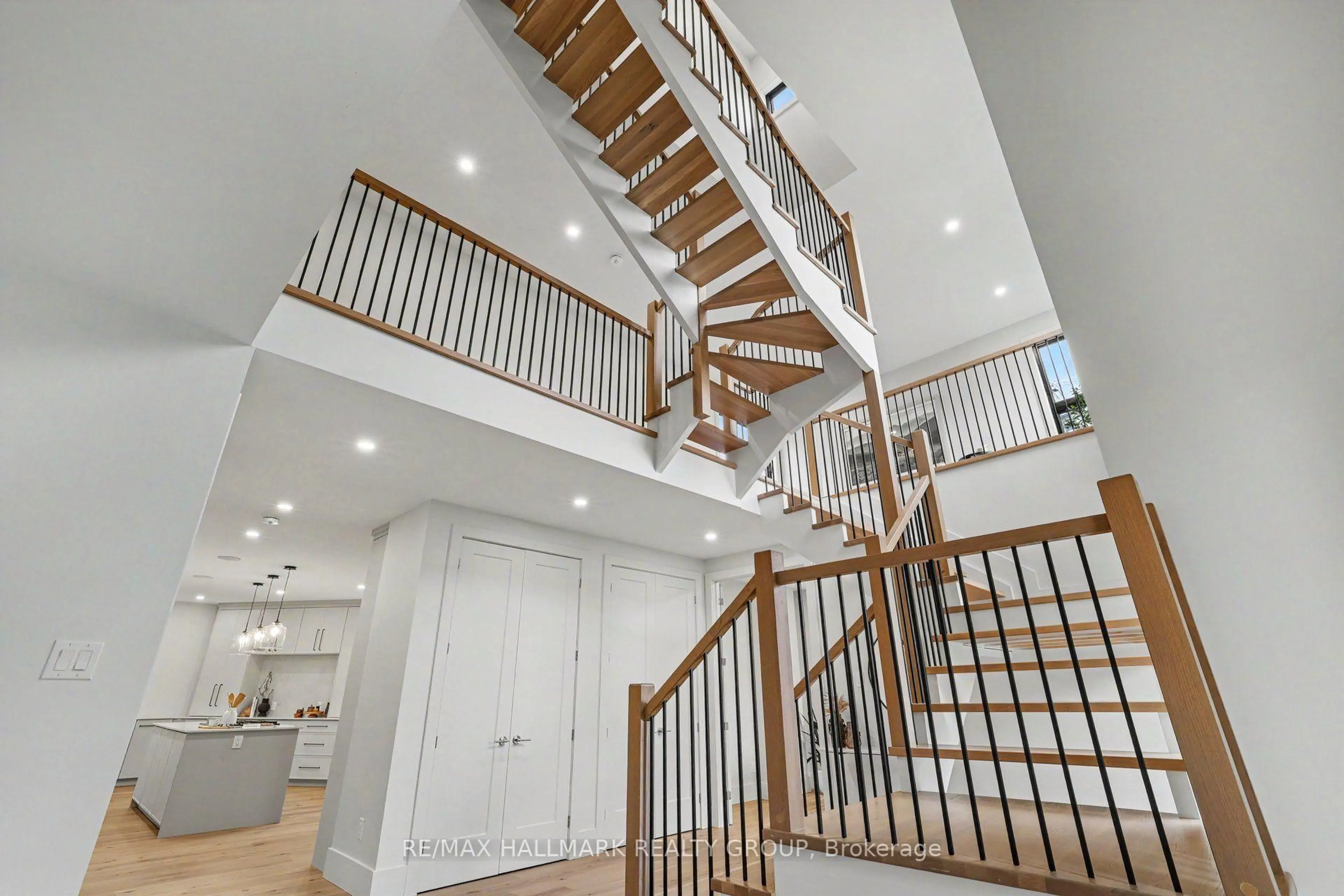 Stairs for 218 Woodland Ave, Ottawa Ontario K2B 5C9