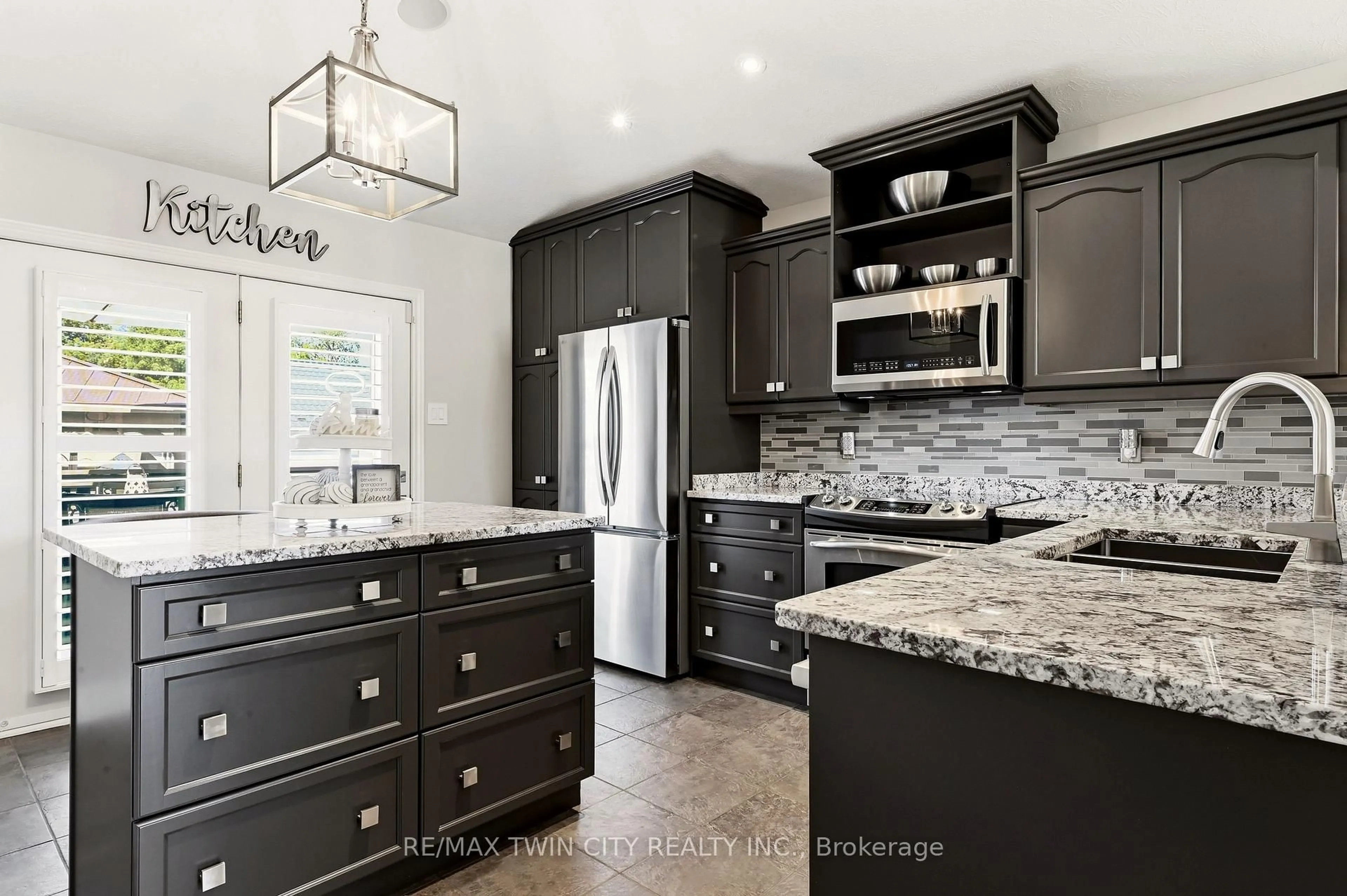 Open concept kitchen, ceramic/tile floor for 47 Deerpark Ave, Brantford Ontario N3R 8B1