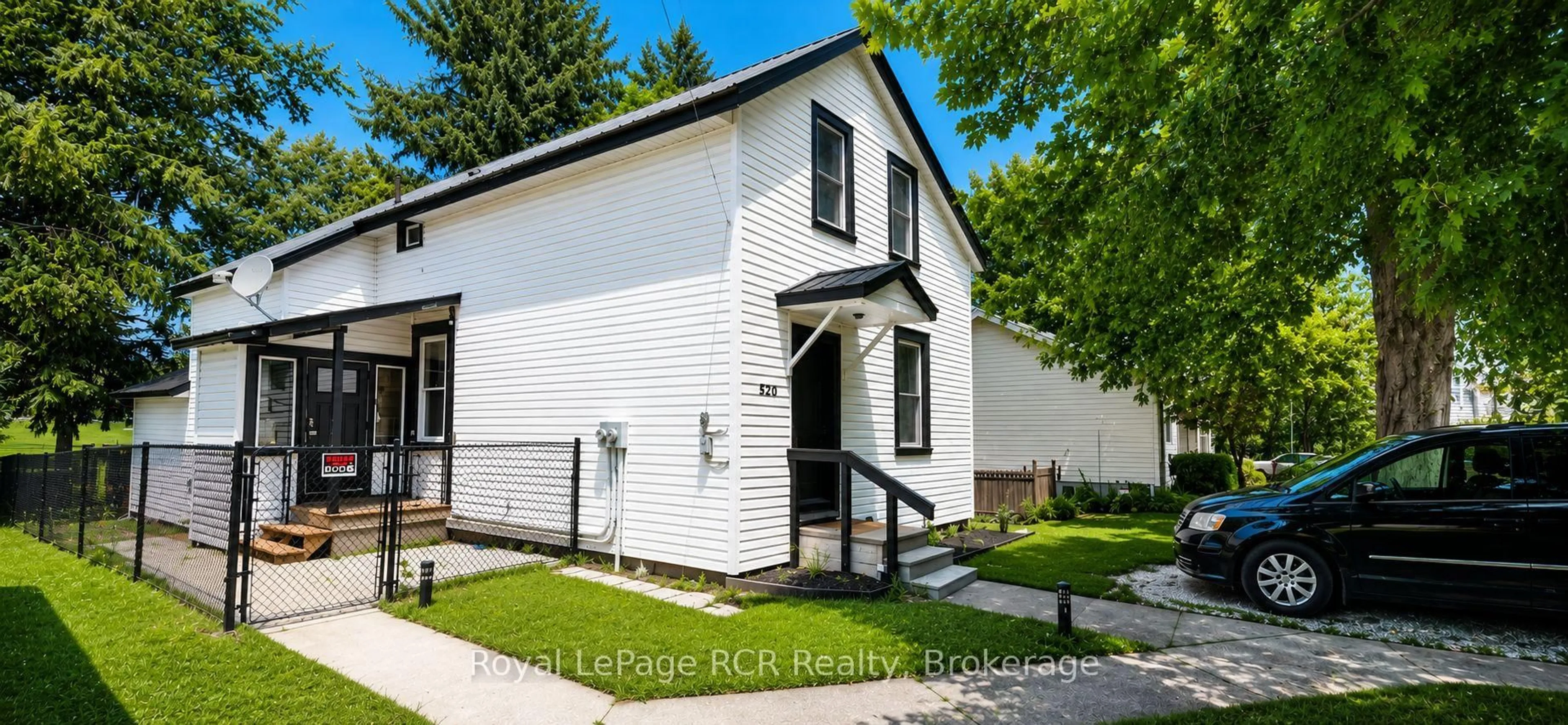Home with vinyl exterior material, street for 526 Alice St, North Huron Ontario N0G 2W0