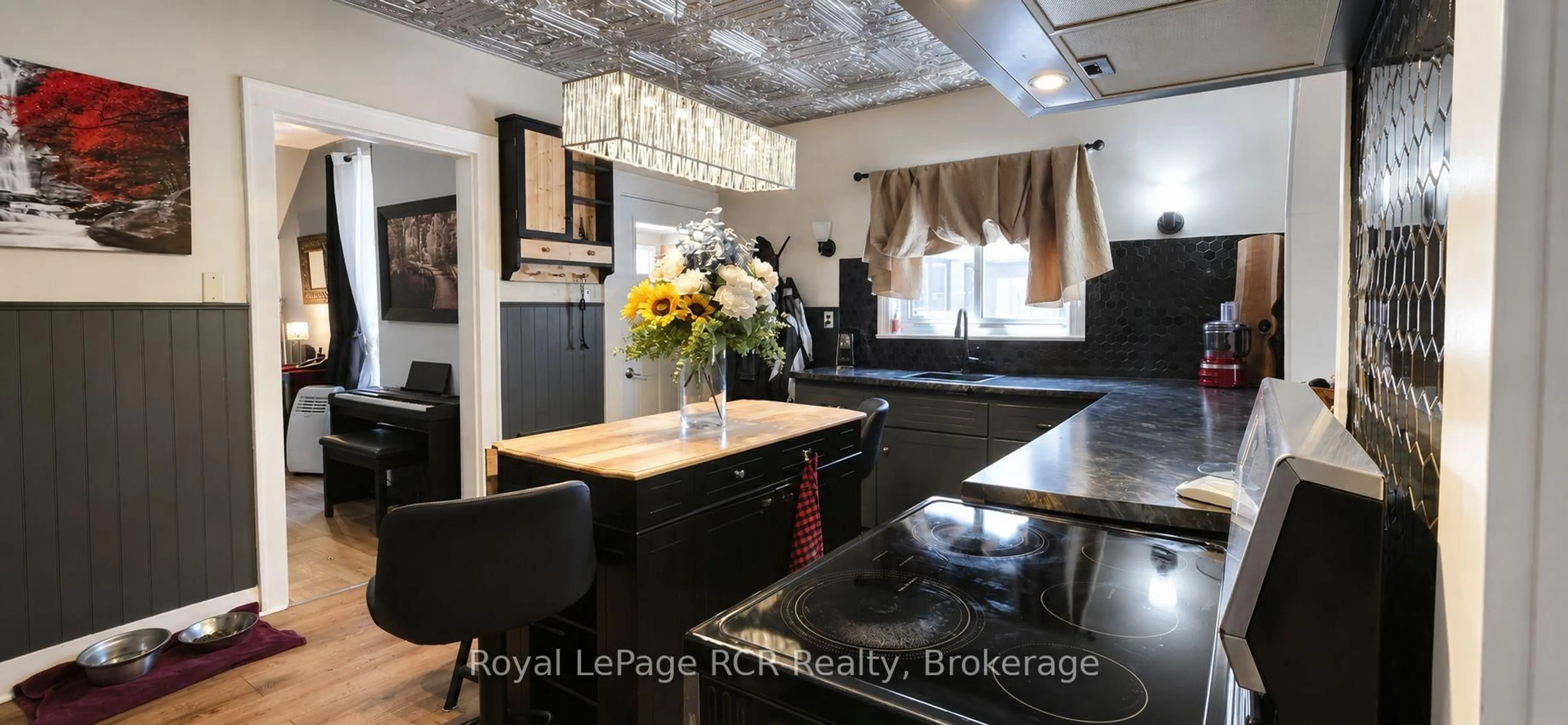 Open concept kitchen, wood/laminate floor for 526 Alice St, North Huron Ontario N0G 2W0