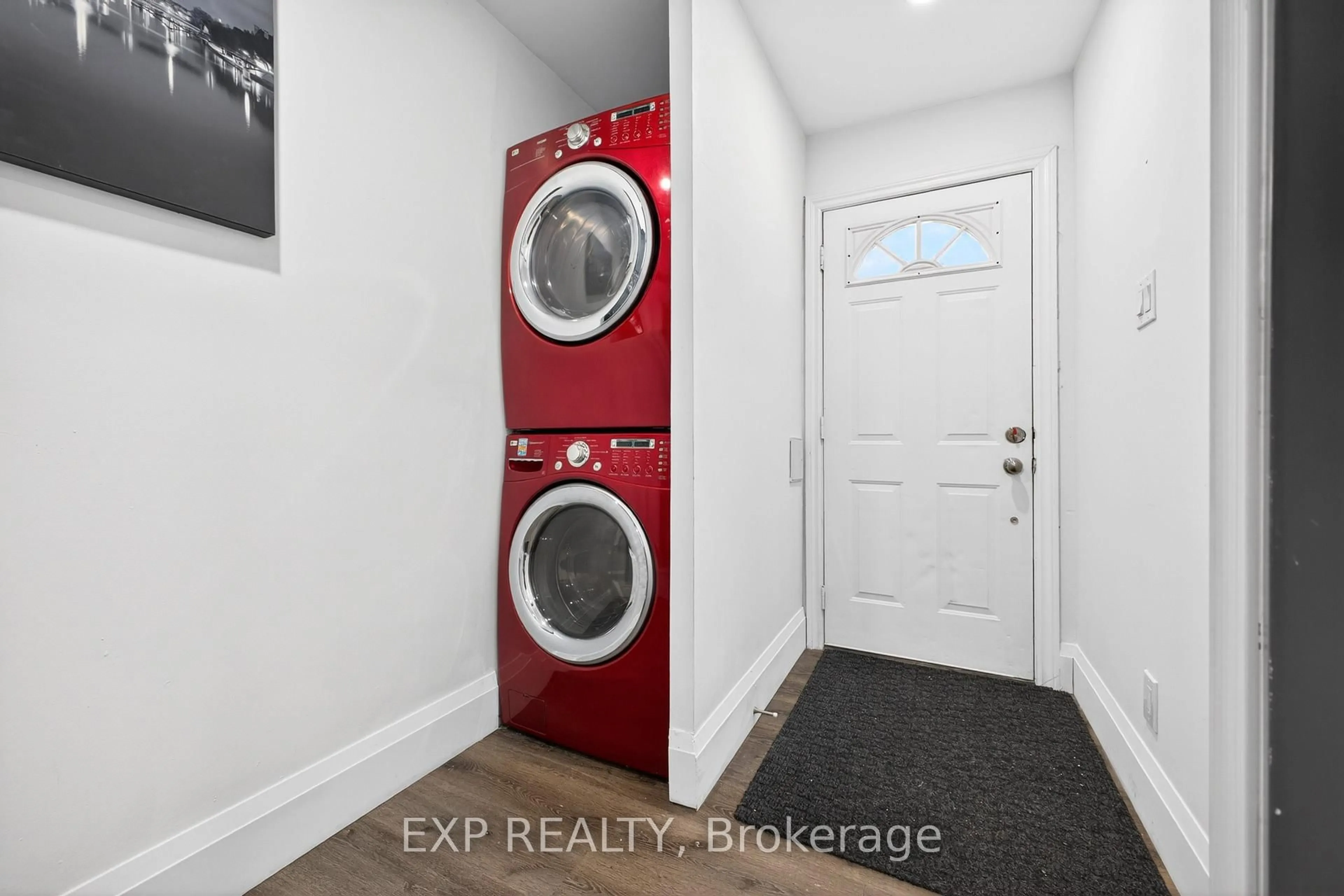 Laundry room for 6564 LEVEL Ave, Niagara Falls Ontario L2G 4B7