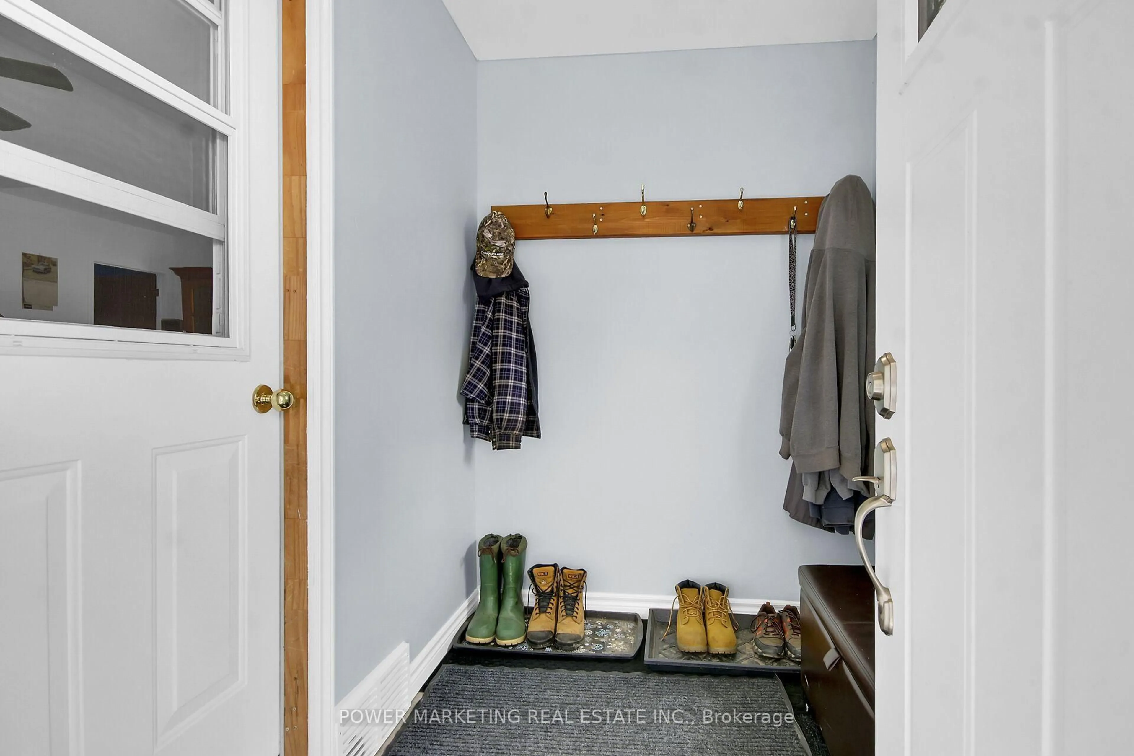 Indoor entryway for 620 Highway 15 Highway, Rideau Lakes Ontario K0G 1L0