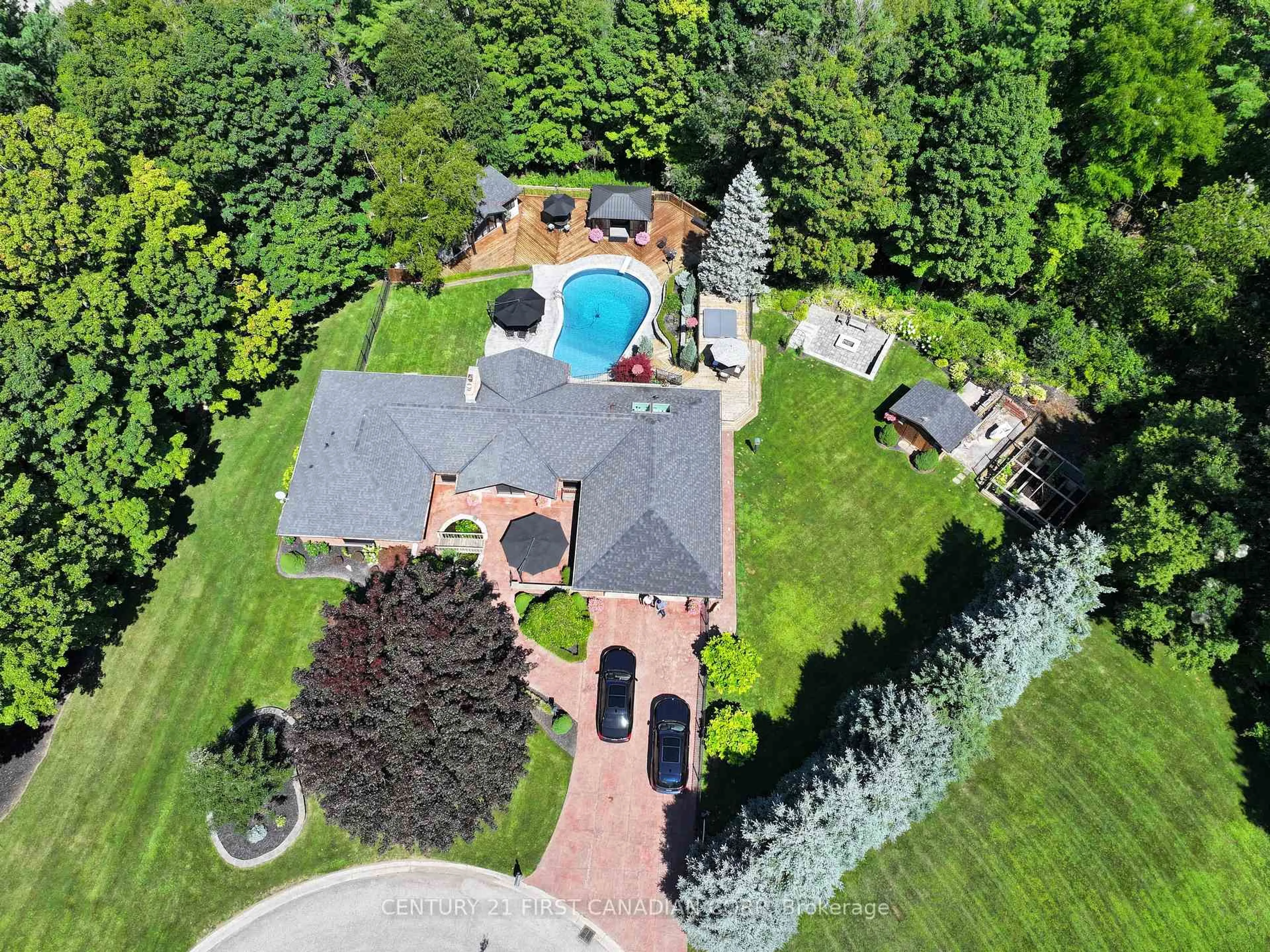 A pic from outside/outdoor area/front of a property/back of a property/a pic from drone, street for 2314 Lime Kiln Dr, London South Ontario N6K 4P6