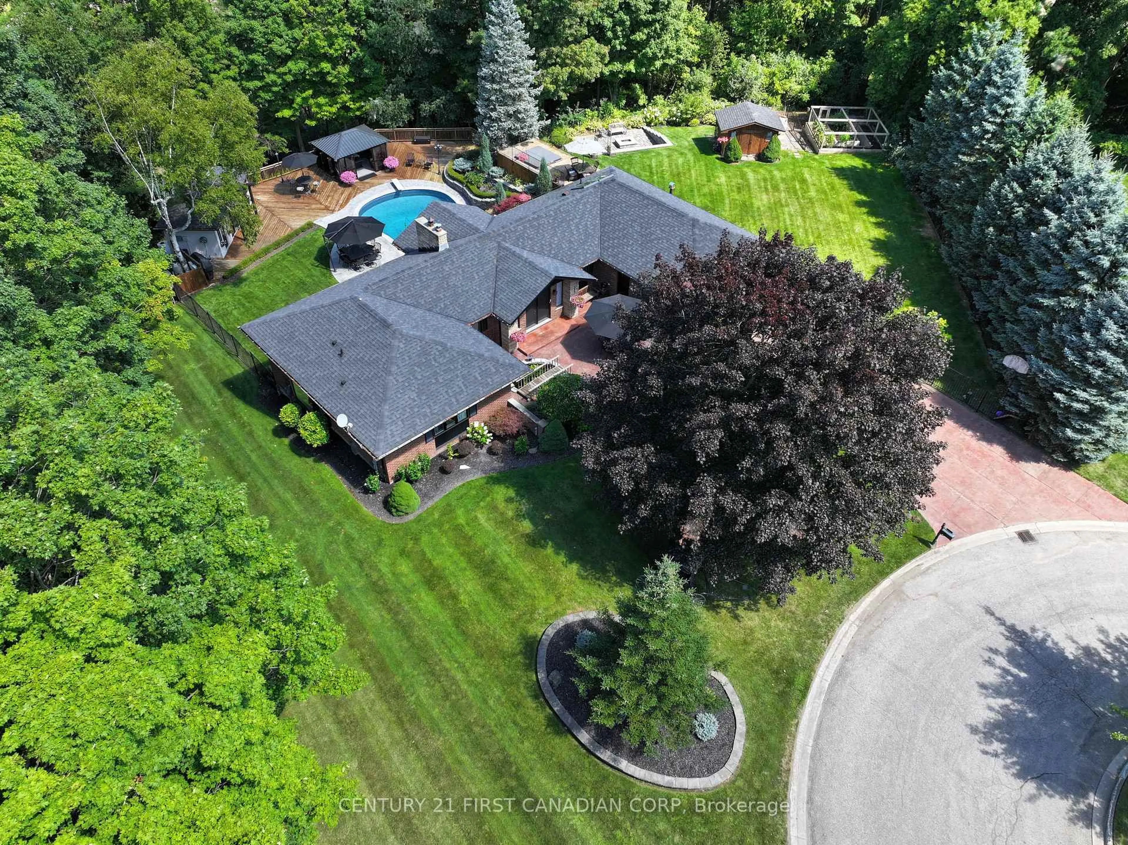 A pic from outside/outdoor area/front of a property/back of a property/a pic from drone, unknown for 2314 Lime Kiln Dr, London South Ontario N6K 4P6