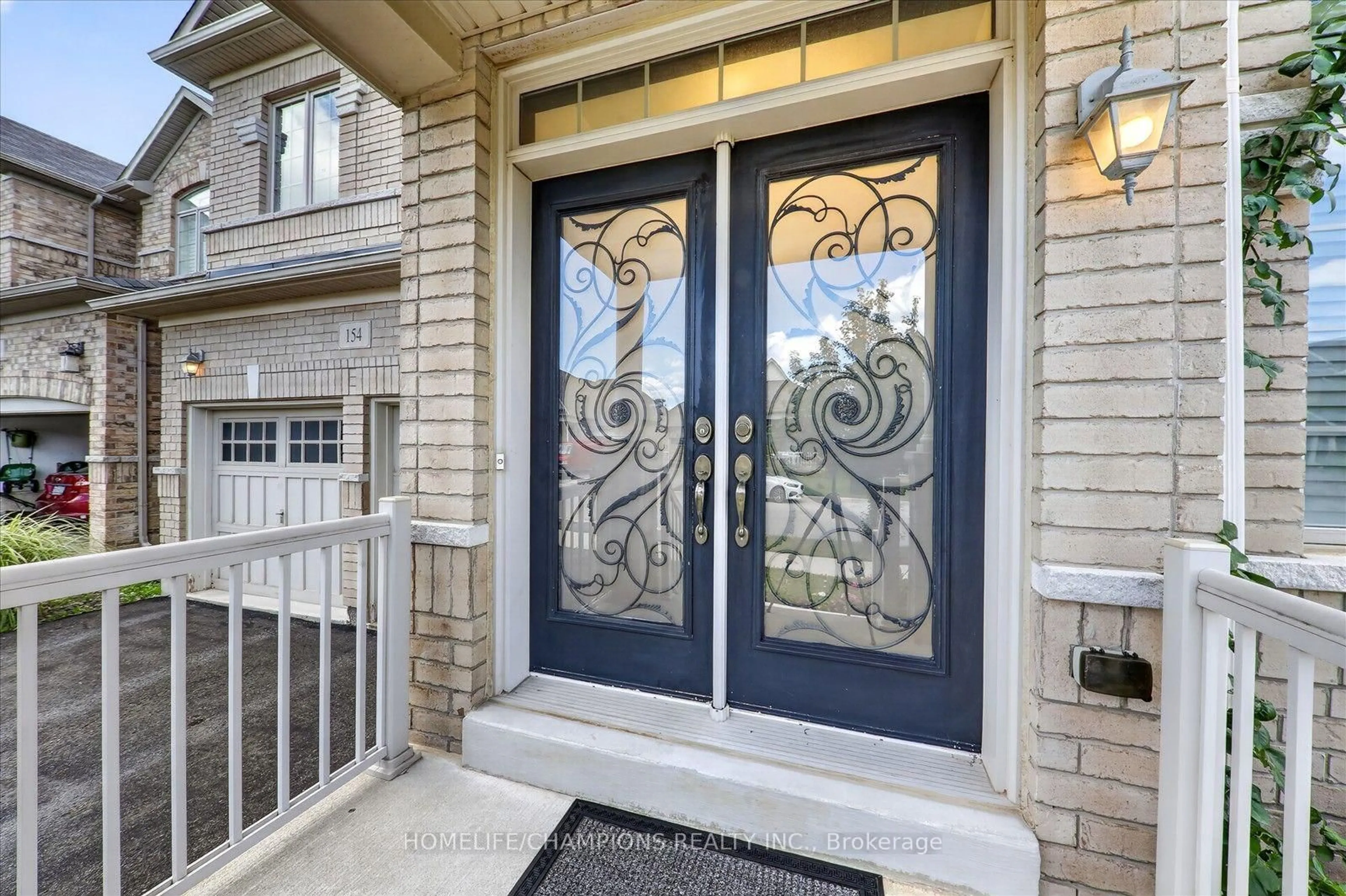 Indoor entryway for 154 Humphrey St, Hamilton Ontario L0R 2H1