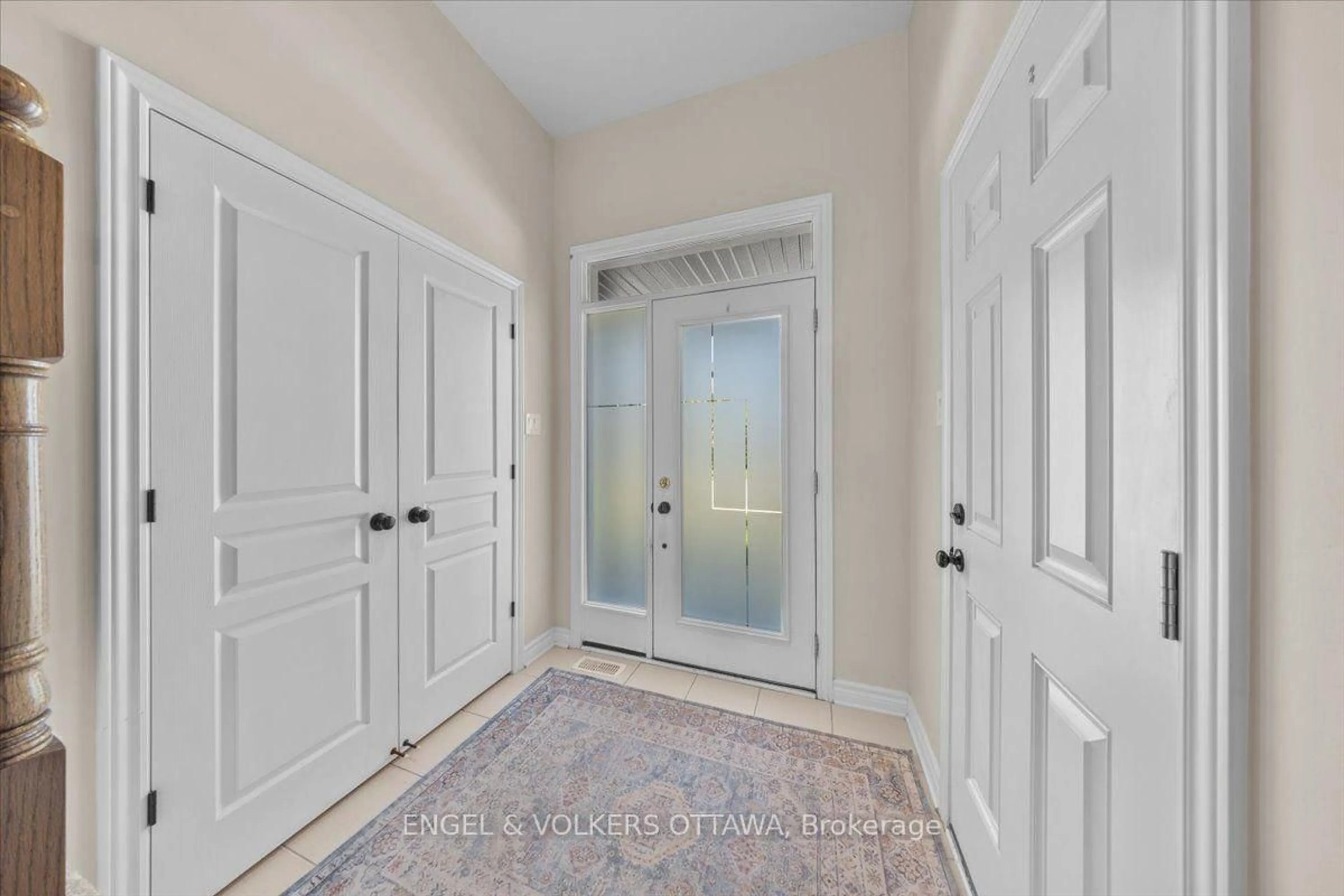 Indoor entryway for 556 Triangle St, Ottawa Ontario K2V 0M5