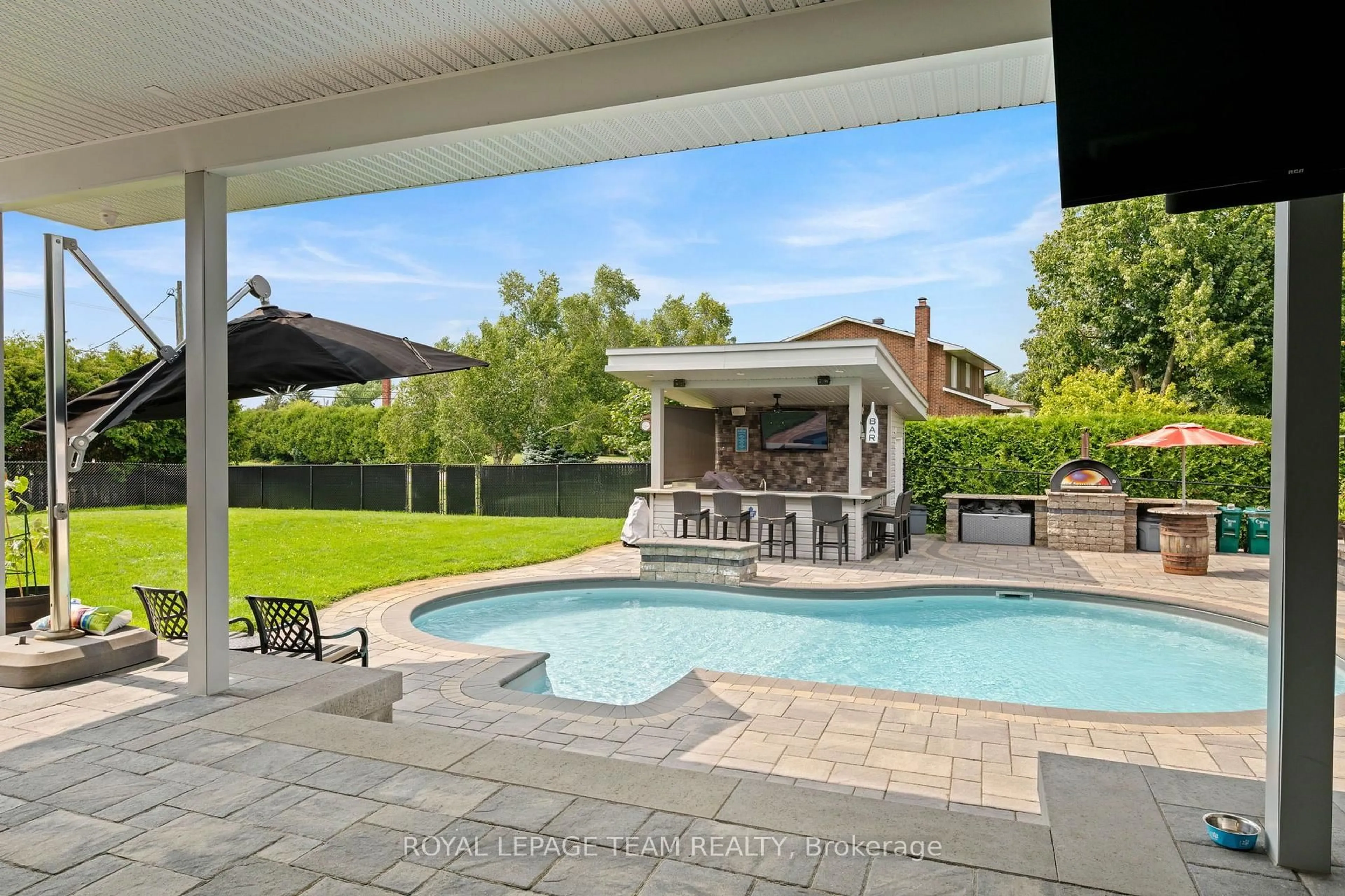 Patio, water/lake/river/ocean view for 7019 Cosgrove Ave, Ottawa Ontario K4P 1A6
