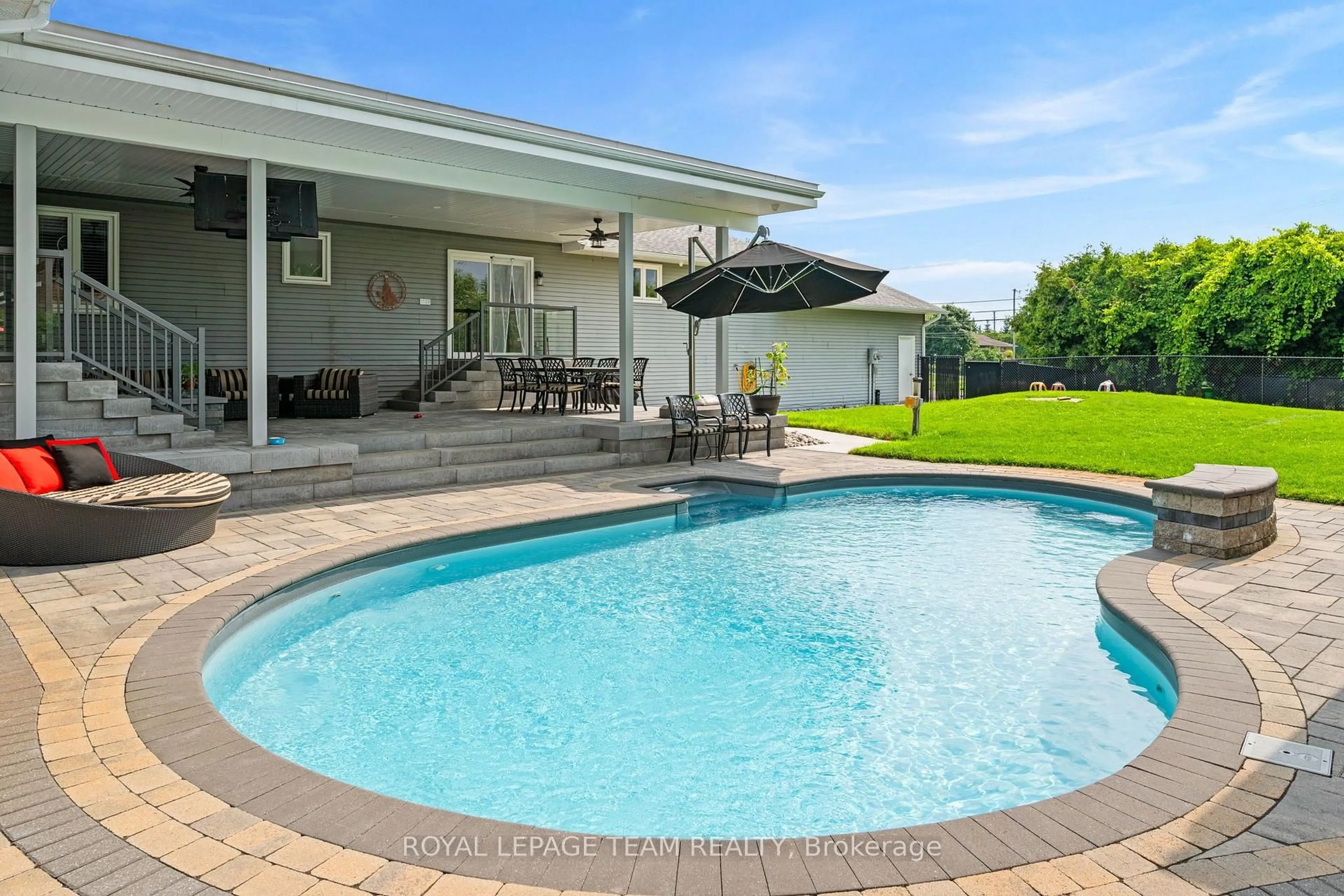 Pool for 7019 Cosgrove Ave, Ottawa Ontario K4P 1A6