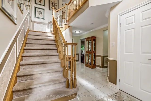 462 Ambleside Dr, London North 3