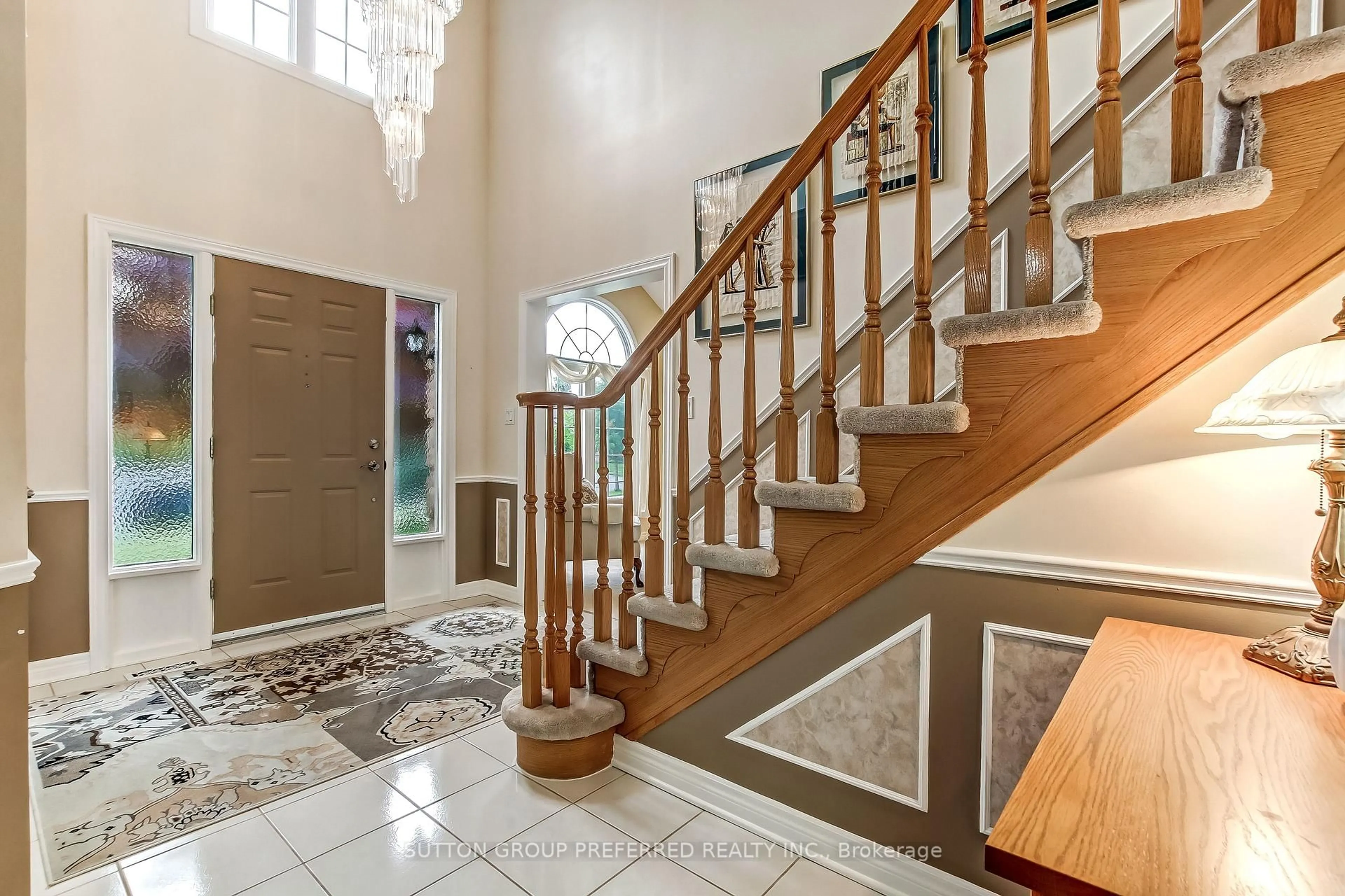 Indoor foyer for 462 Ambleside Dr, London North Ontario N6G 4W9