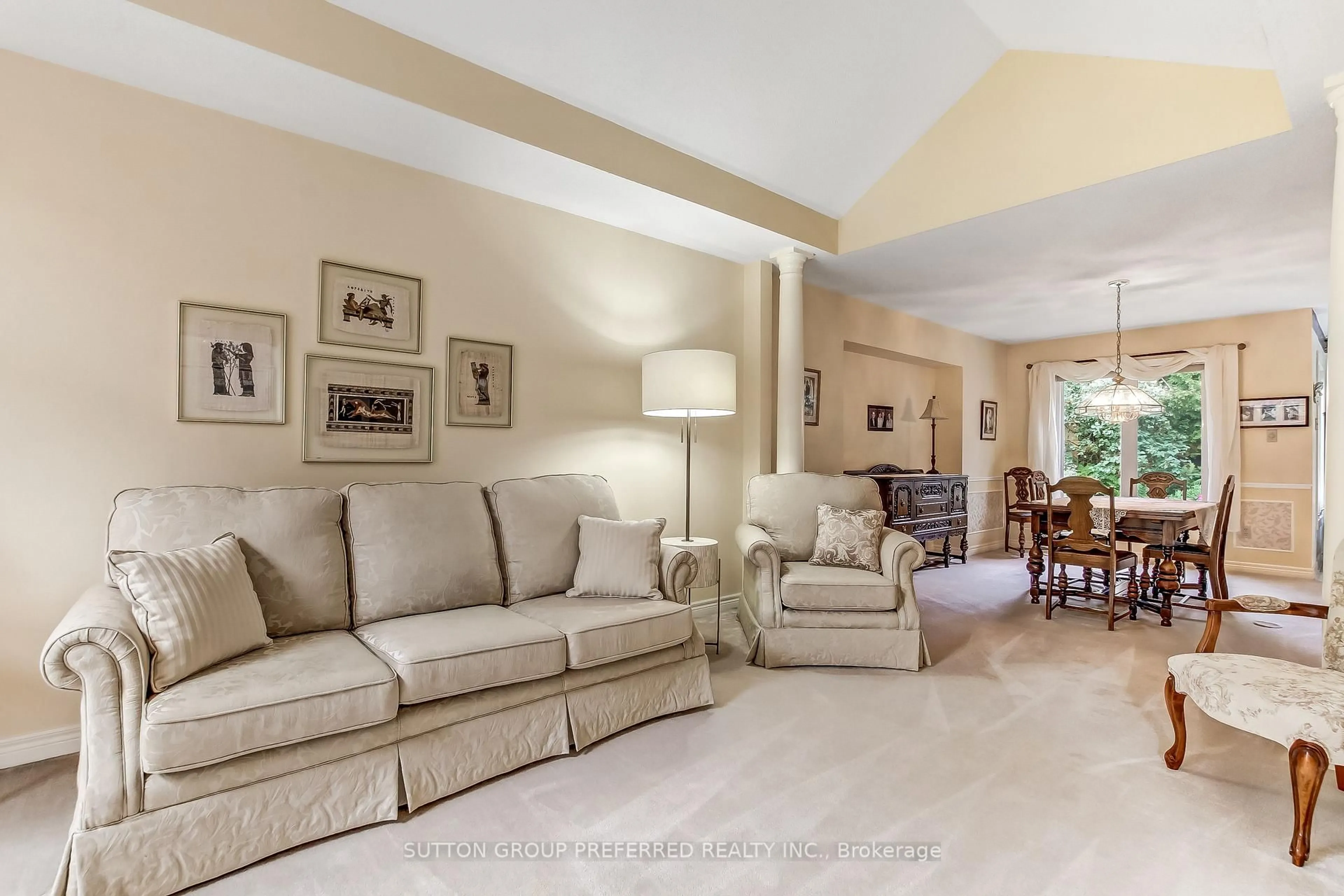 Living room with furniture, unknown for 462 Ambleside Dr, London North Ontario N6G 4W9