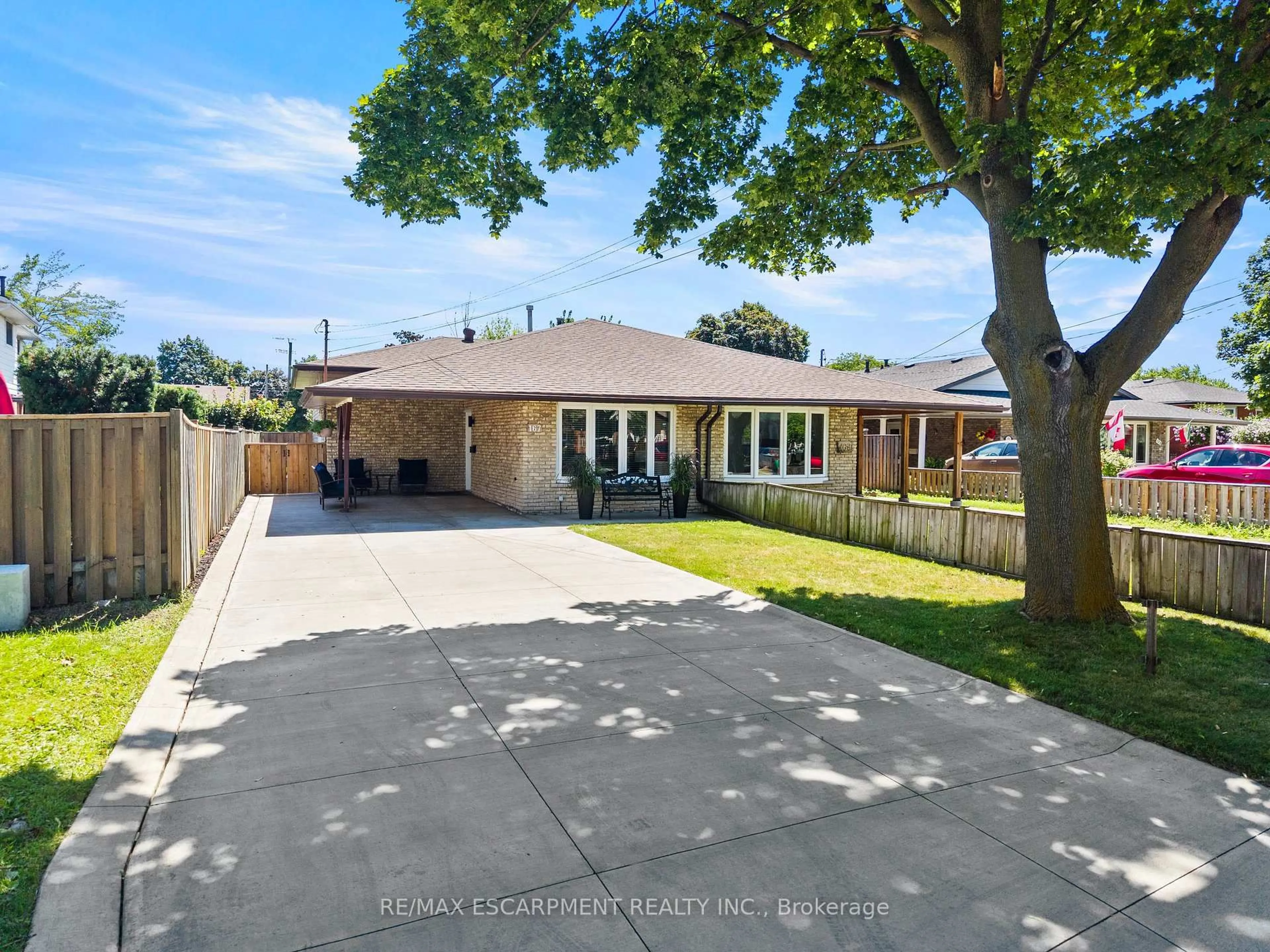 A pic from outside/outdoor area/front of a property/back of a property/a pic from drone, street for 167 Berkindale Dr, Hamilton Ontario L8E 2R6