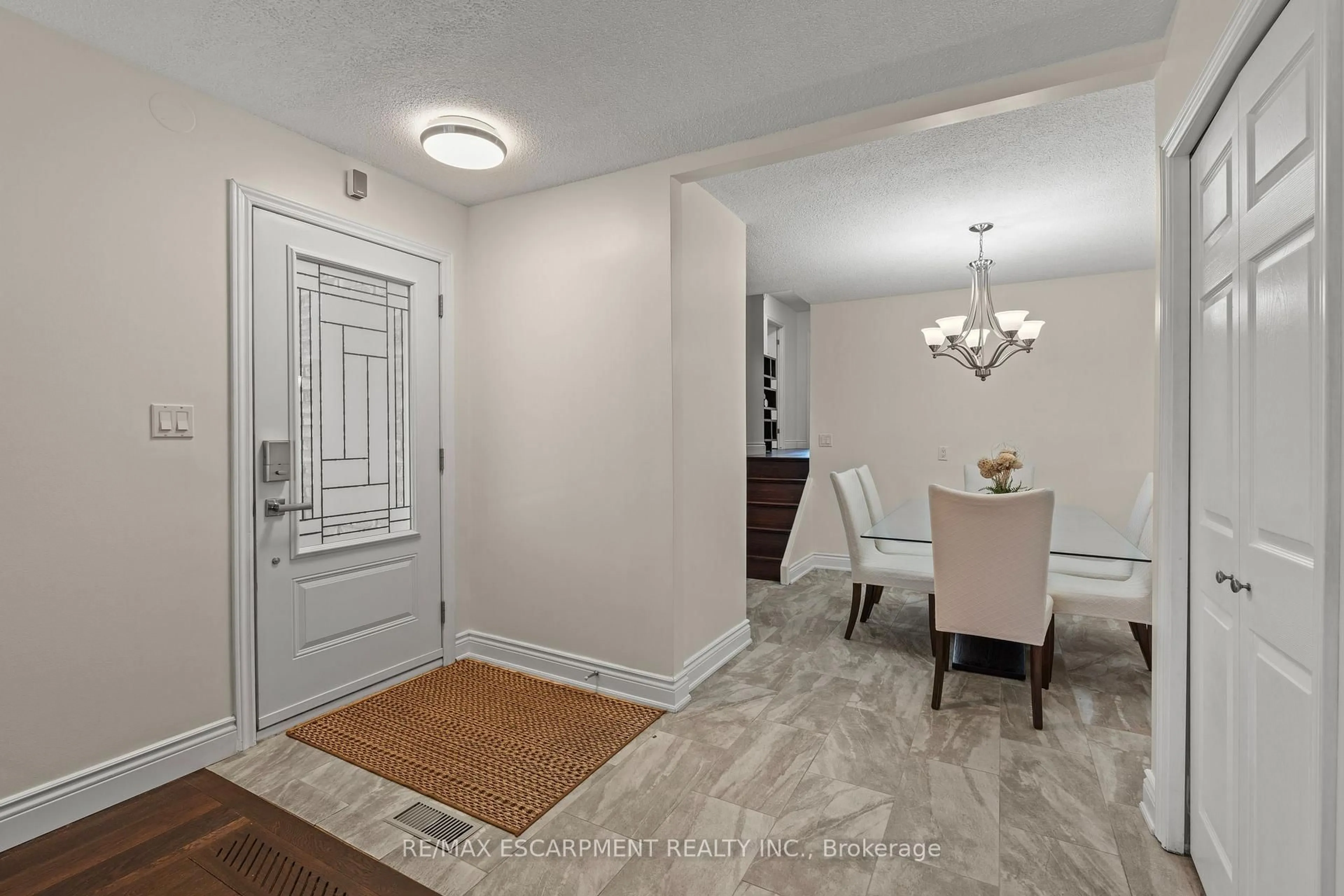Indoor entryway for 167 Berkindale Dr, Hamilton Ontario L8E 2R6