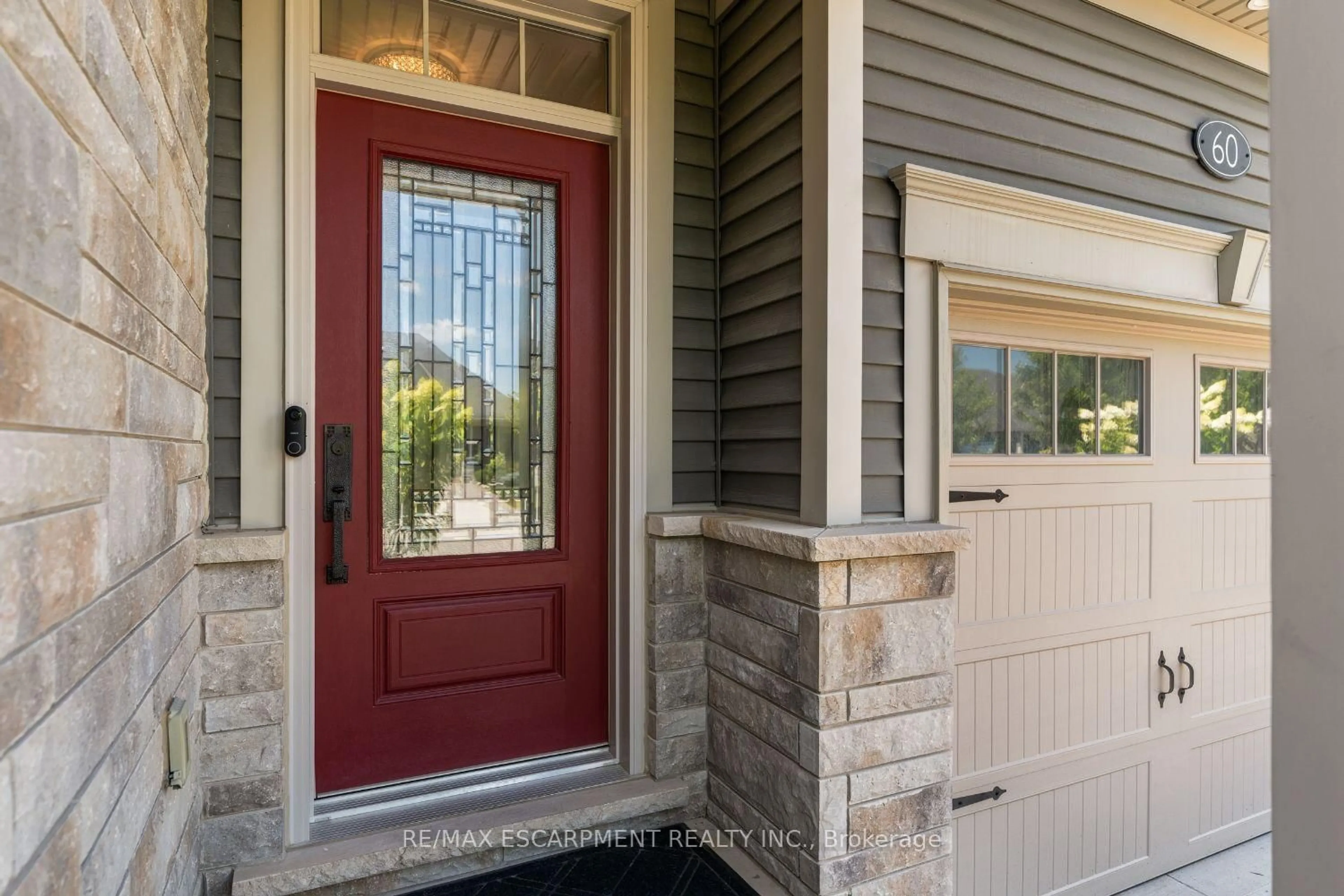 Indoor entryway for 60 Andrew Lane, Thorold Ontario L2V 0E4