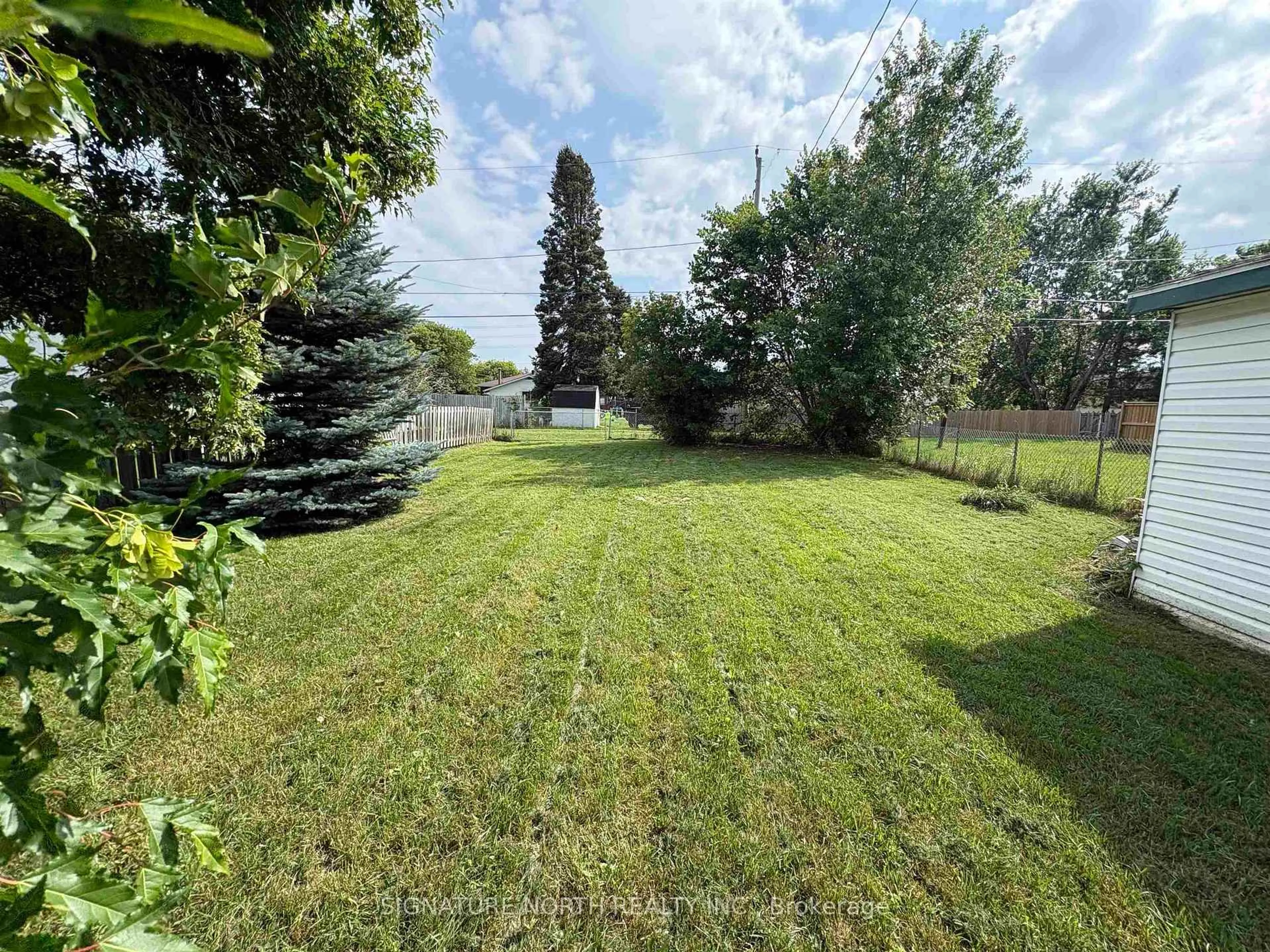 A pic from outside/outdoor area/front of a property/back of a property/a pic from drone, unknown for 140 Christina St, Thunder Bay Ontario P7E 4N5