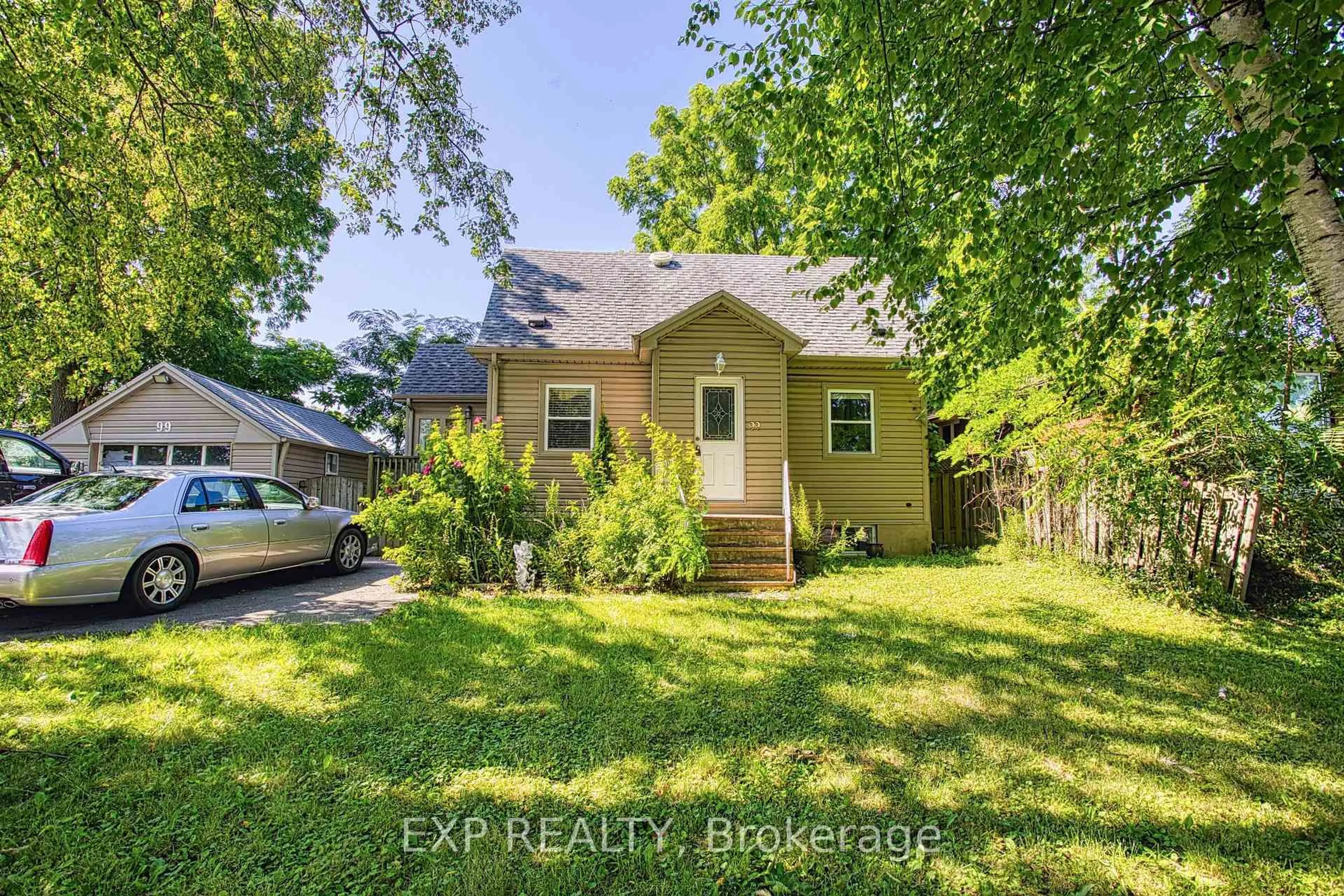 A pic from outside/outdoor area/front of a property/back of a property/a pic from drone, street for 99 Mohawk Rd, Hamilton Ontario L9C 1W2