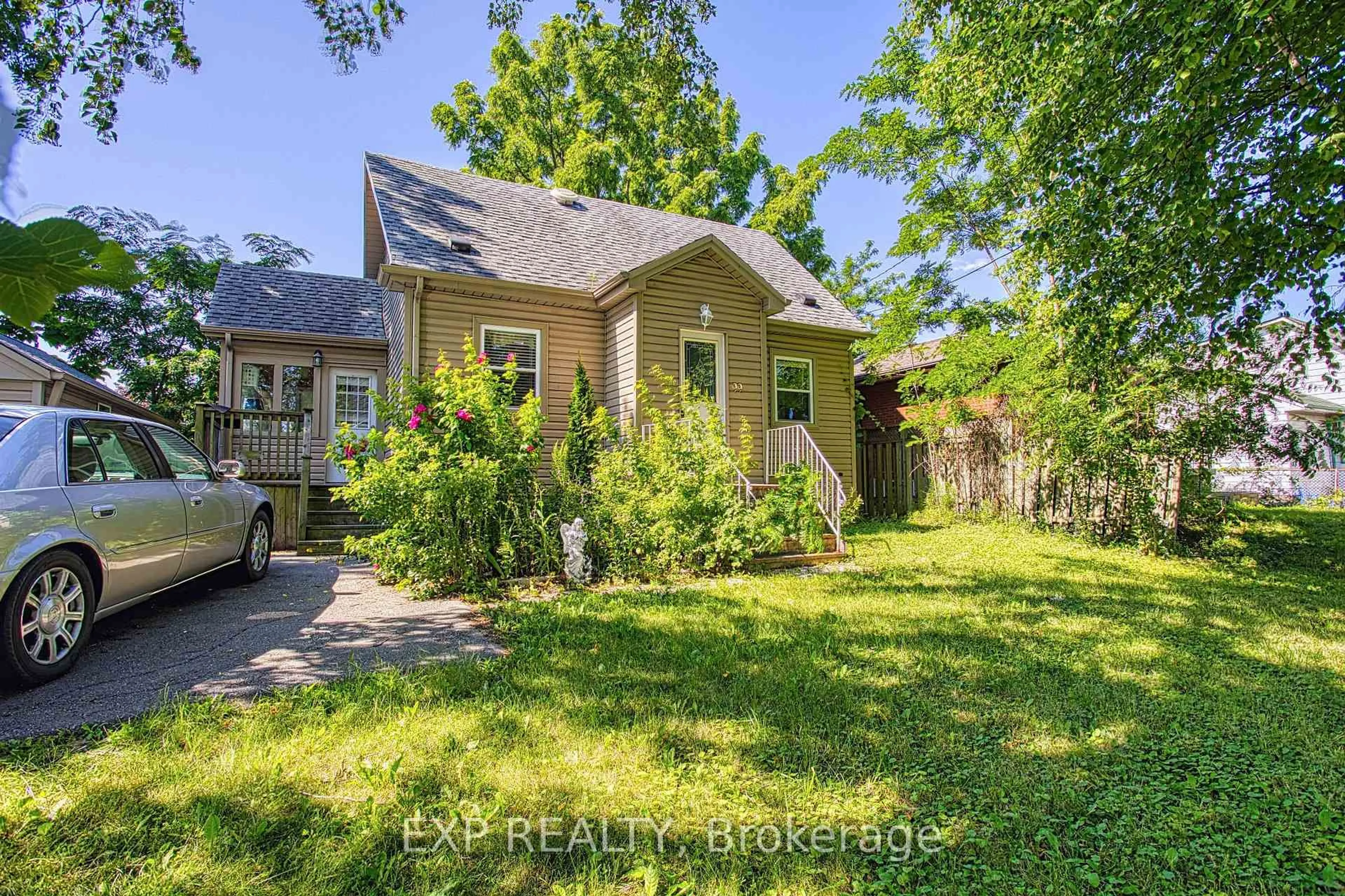 A pic from outside/outdoor area/front of a property/back of a property/a pic from drone, street for 99 Mohawk Rd, Hamilton Ontario L9C 1W2