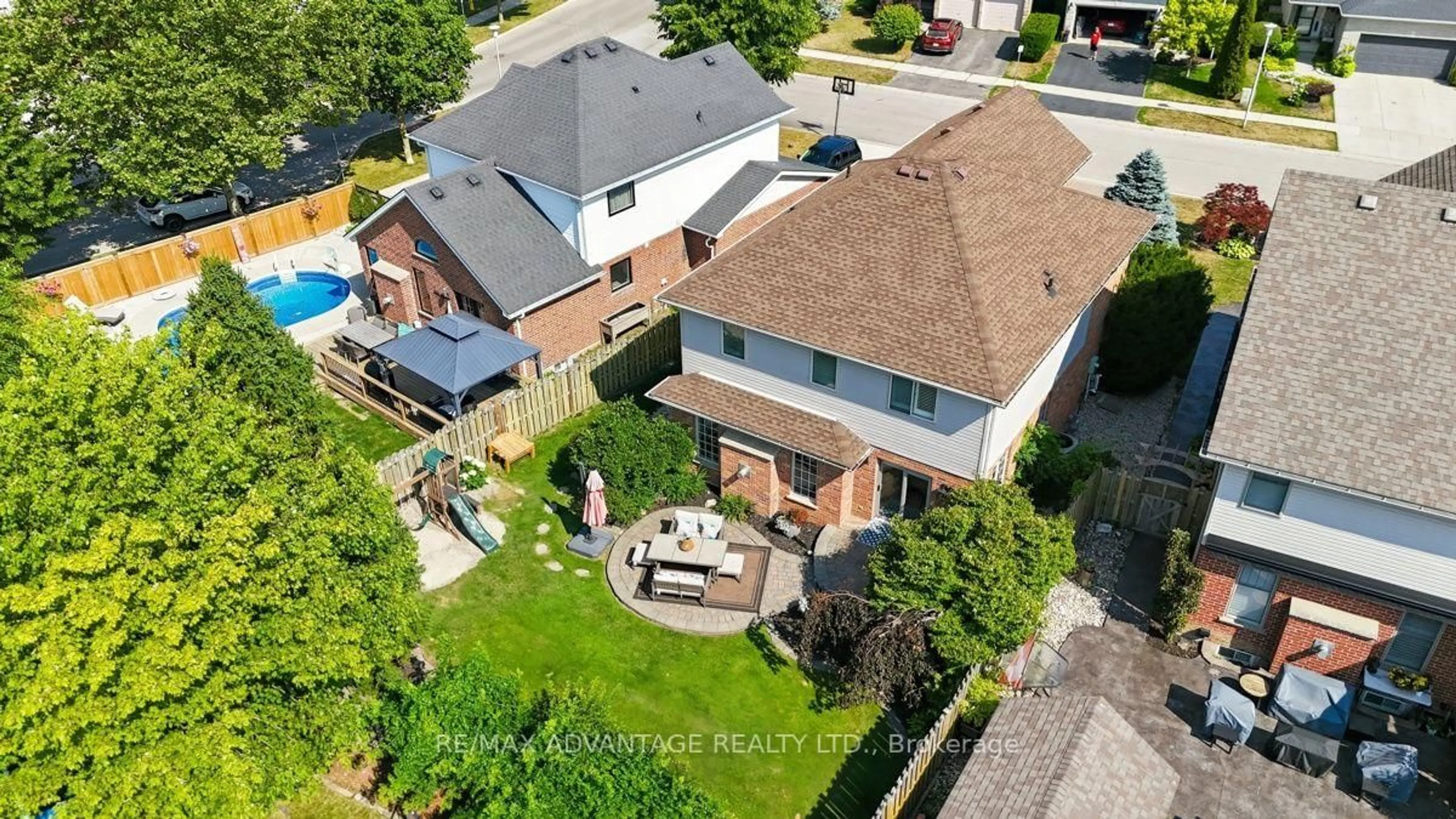 A pic from outside/outdoor area/front of a property/back of a property/a pic from drone, street for 831 Crestview Cres, London South Ontario N6K 4W3