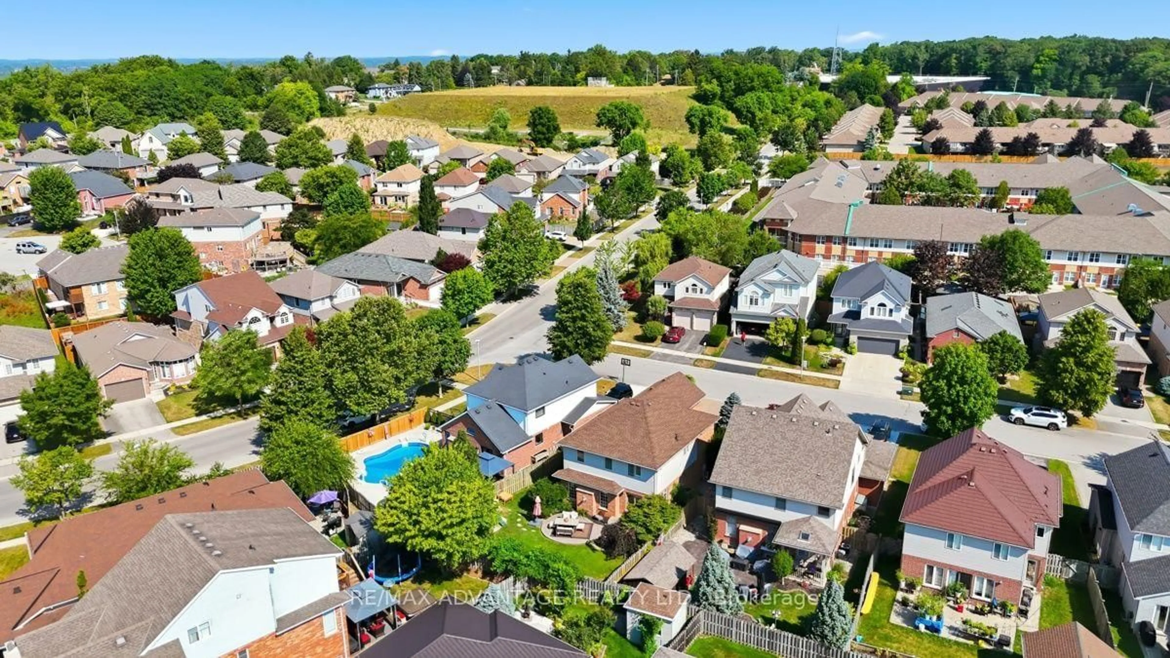 A pic from outside/outdoor area/front of a property/back of a property/a pic from drone, street for 831 Crestview Cres, London South Ontario N6K 4W3