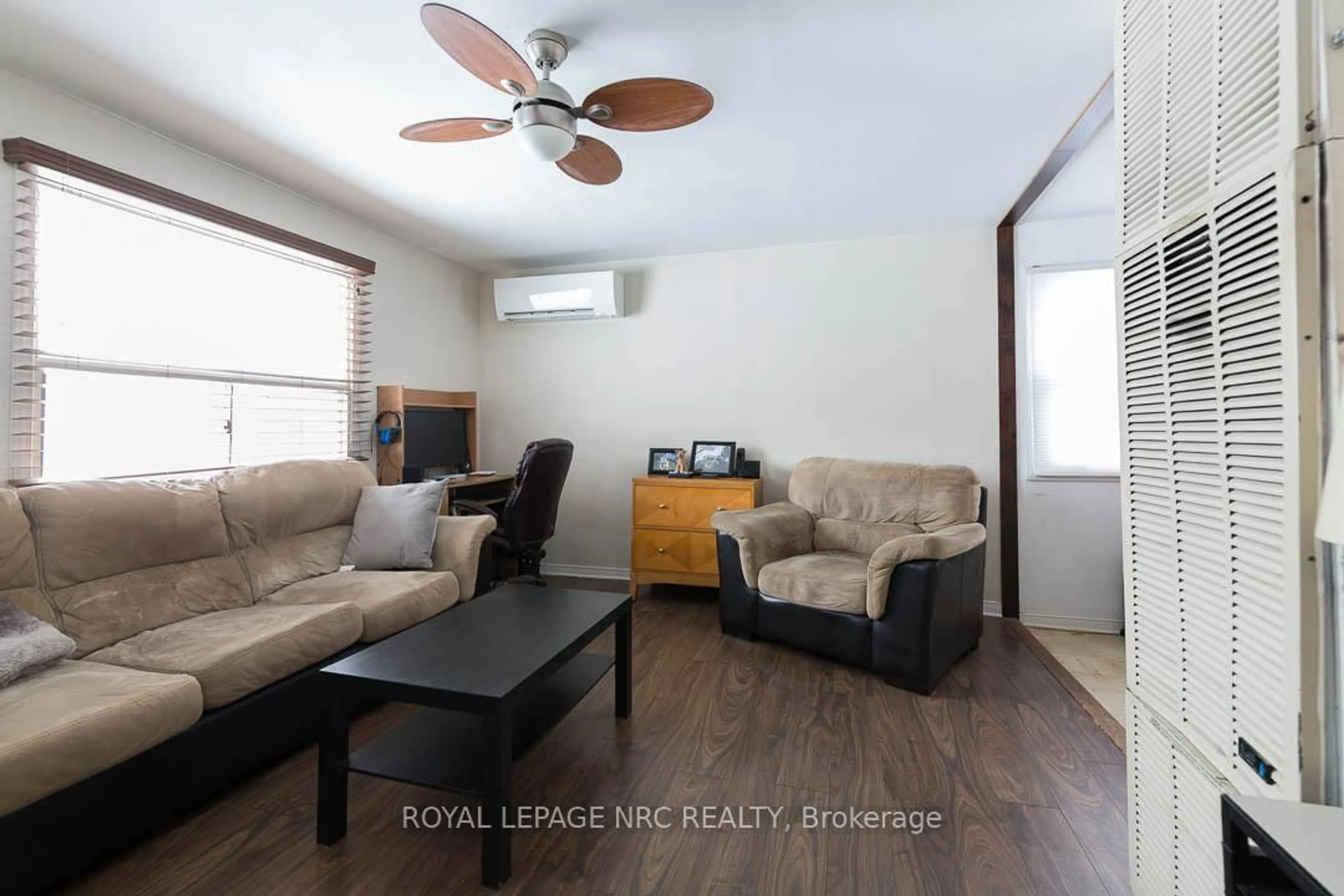 Living room with furniture, wood/laminate floor for 341 Corvette St, Welland Ontario L3B 4S5