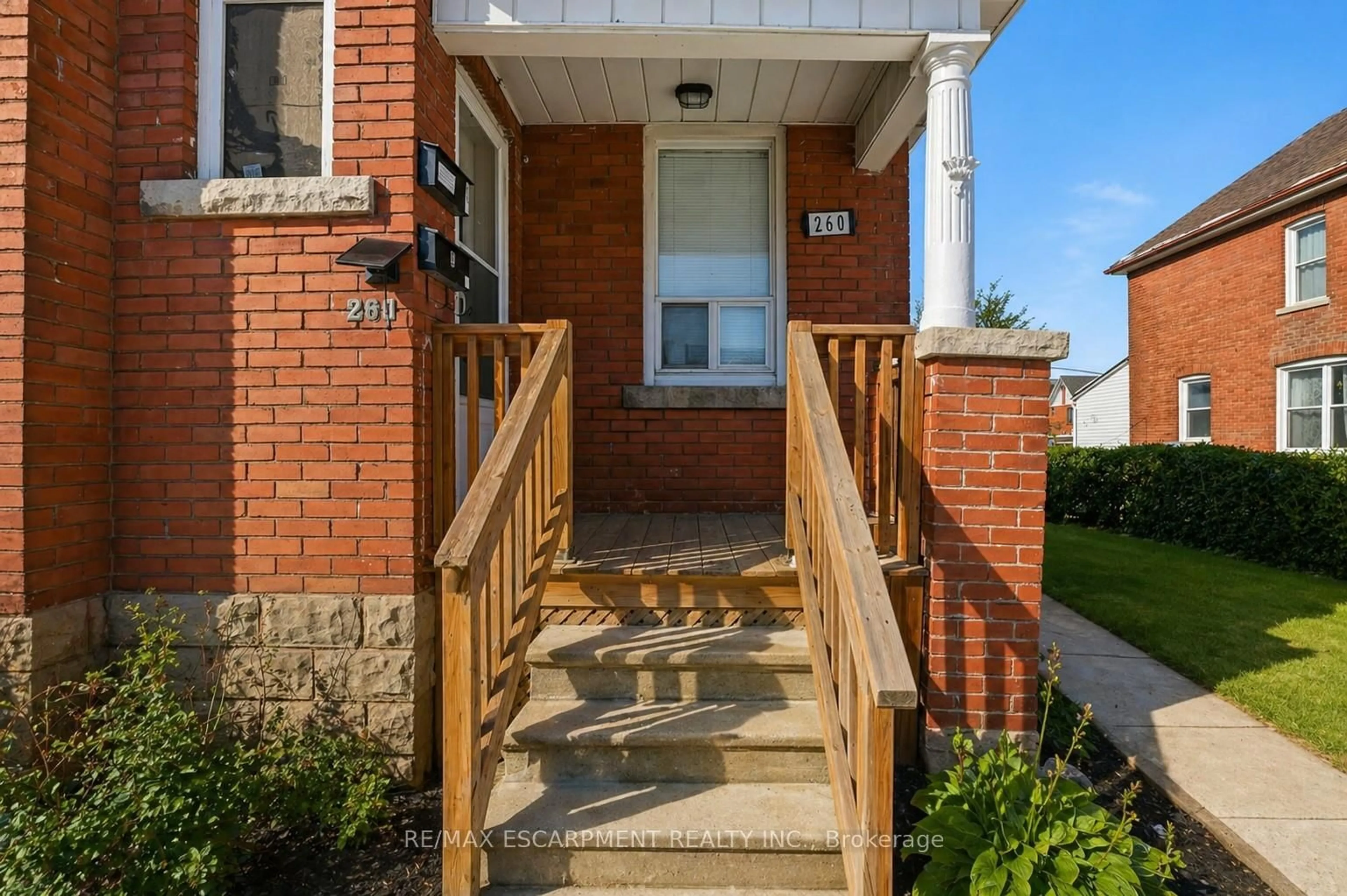 Home with brick exterior material, street for 260 Prospect St, Hamilton Ontario L8M 2Z9