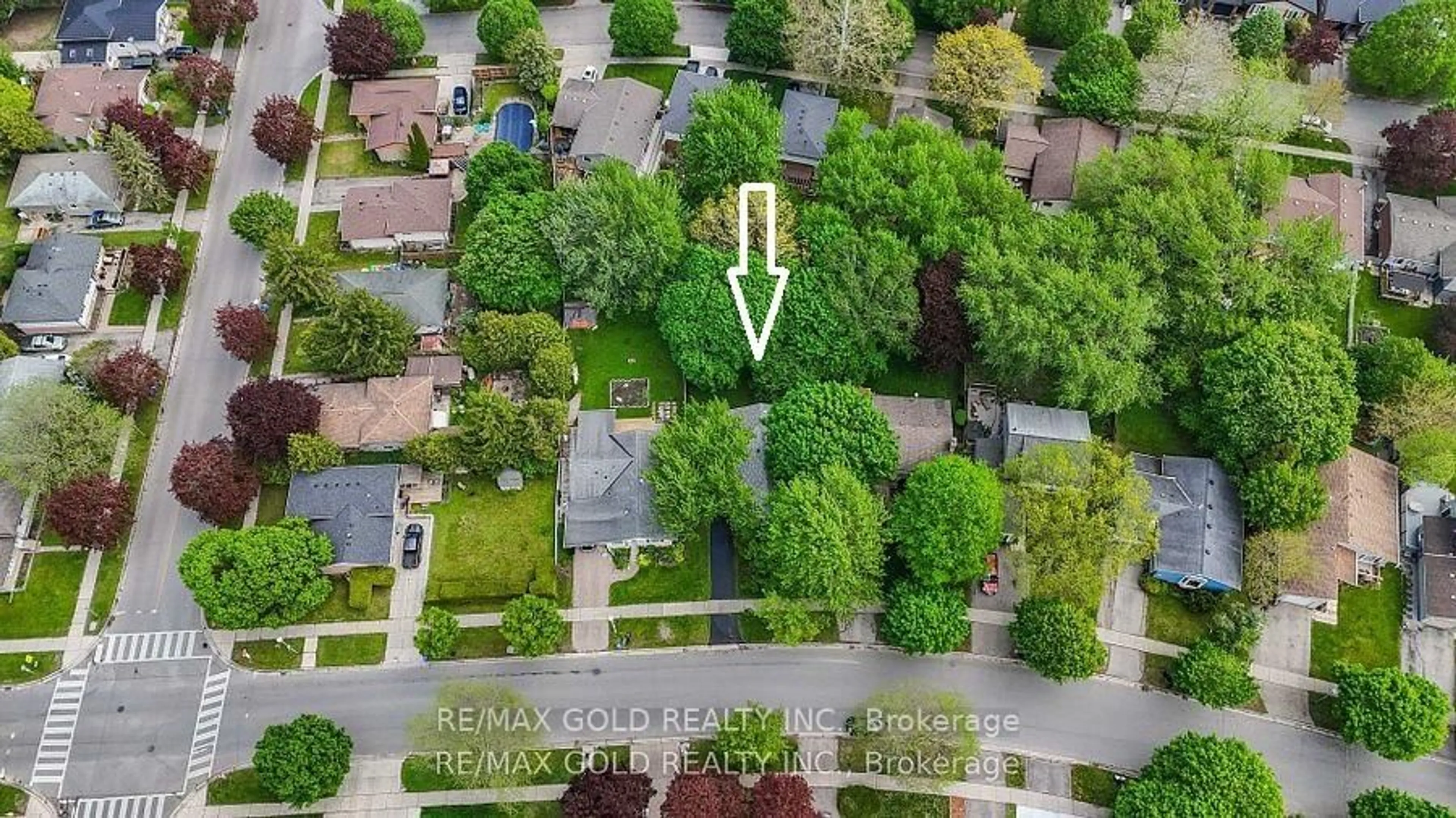 A pic from outside/outdoor area/front of a property/back of a property/a pic from drone, street for 1588 Aldersbrook Rd, London North Ontario N6G 2Z3