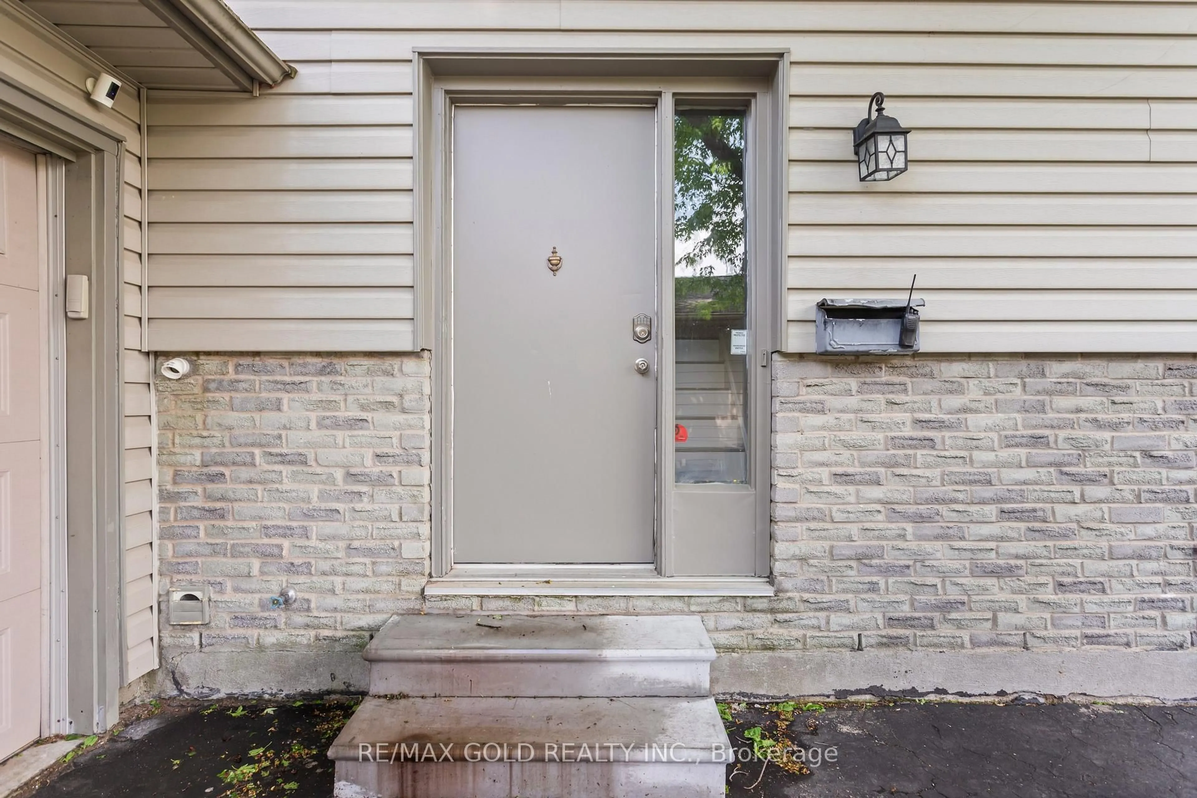Unknown for 1588 Aldersbrook Rd, London North Ontario N6G 2Z3