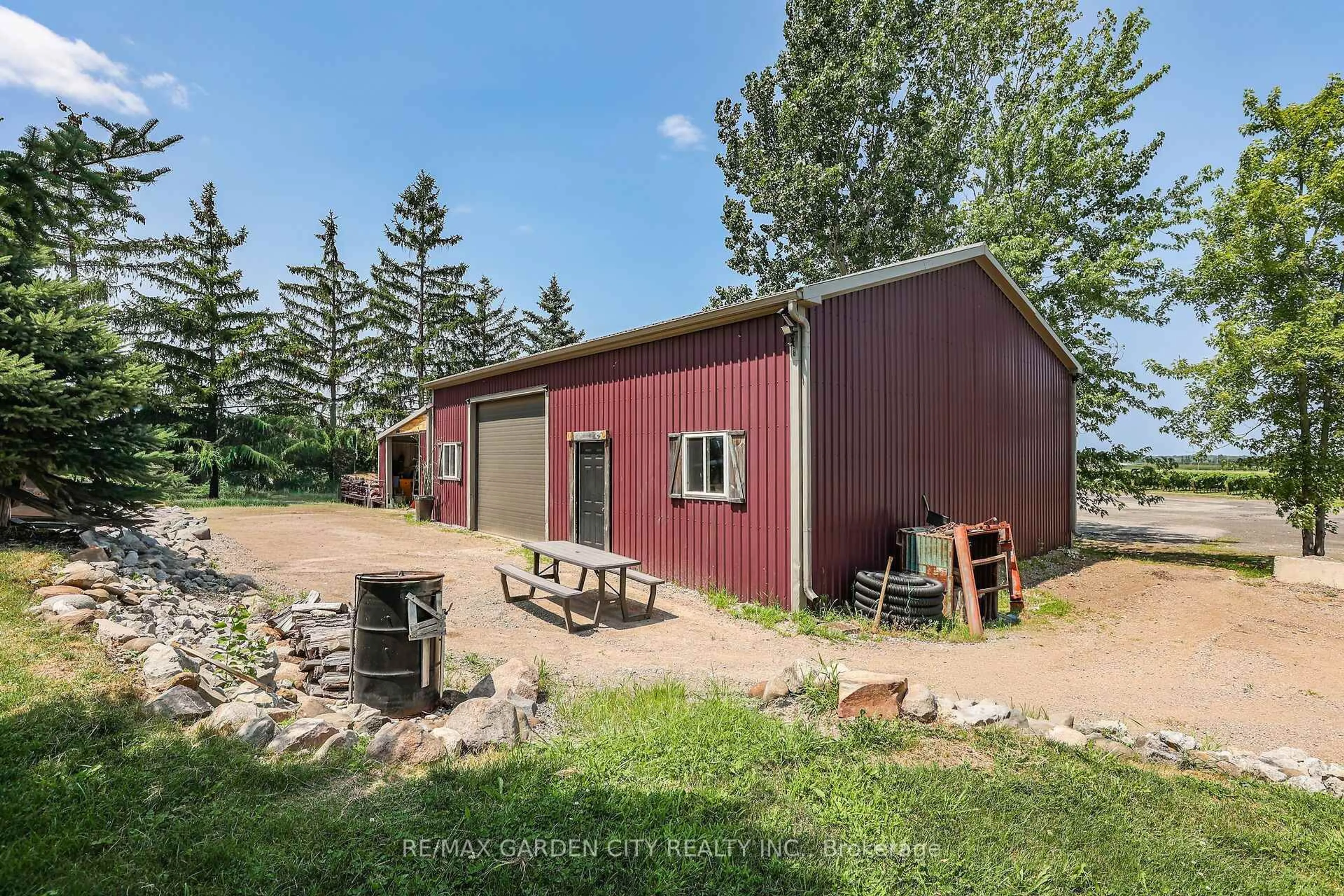 Shed for 3745 King St, Lincoln Ontario L0R 2C0