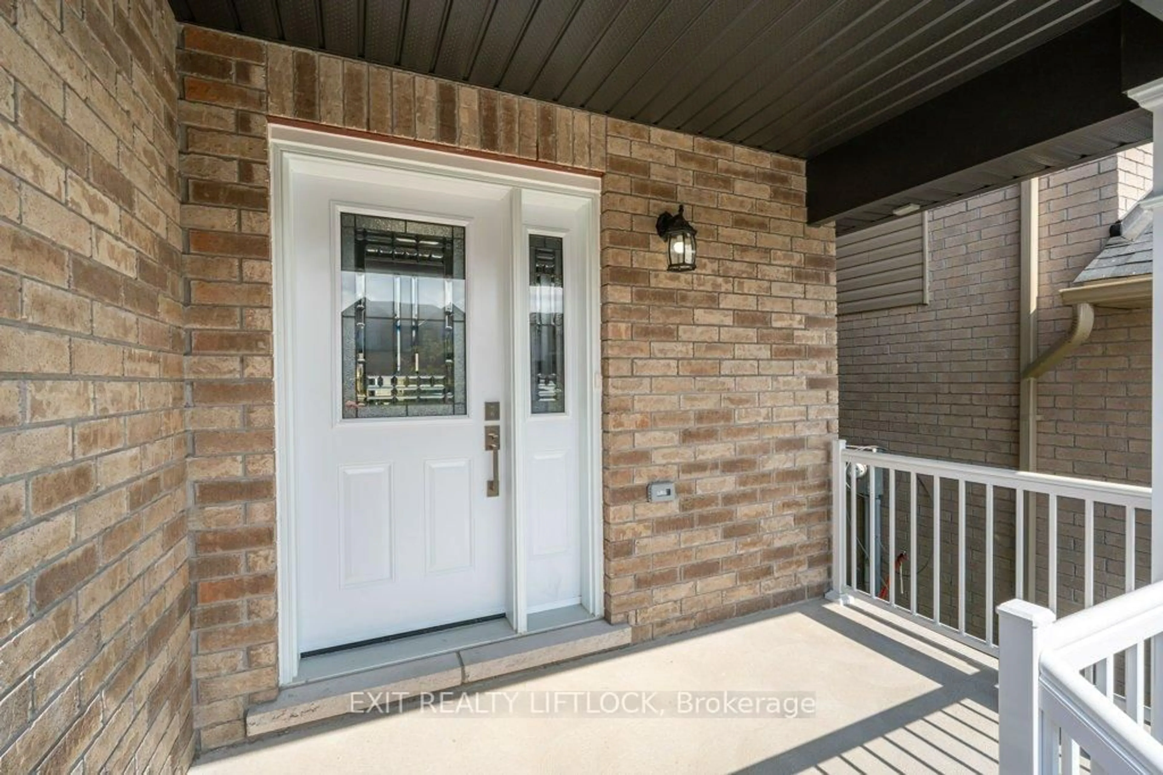 Indoor entryway for 238 O'Neil St, Peterborough Ontario K9K 0H1
