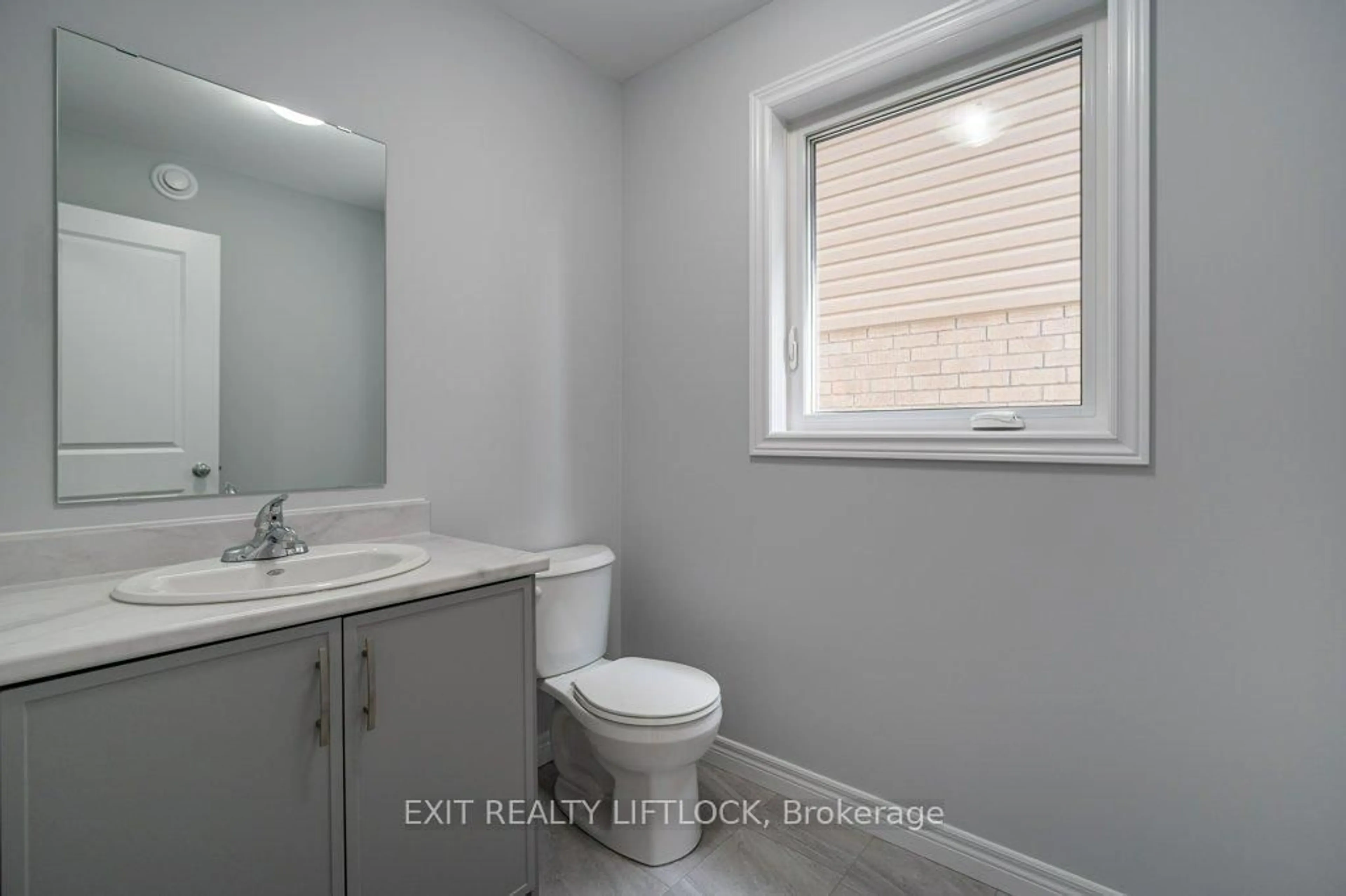 Standard bathroom, unknown for 238 O'Neil St, Peterborough Ontario K9K 0H1