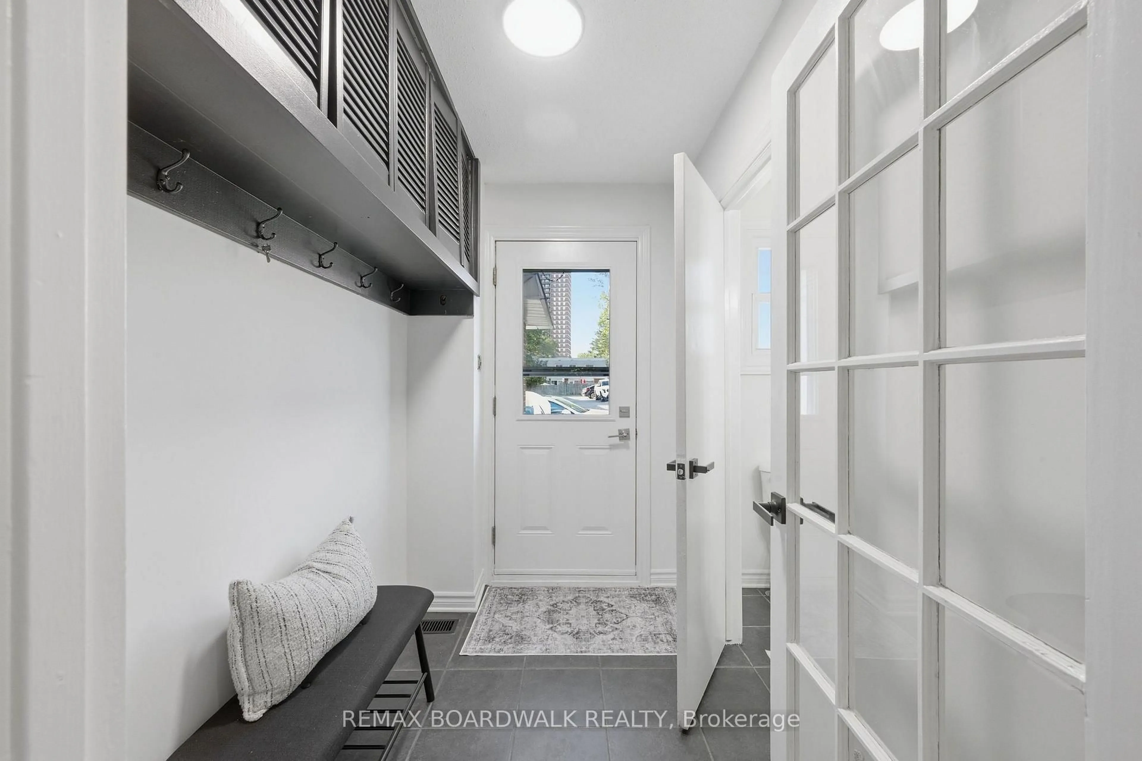 Indoor entryway for 314 Stone Quarry Private #14, Ottawa Ontario K1K 3Y2