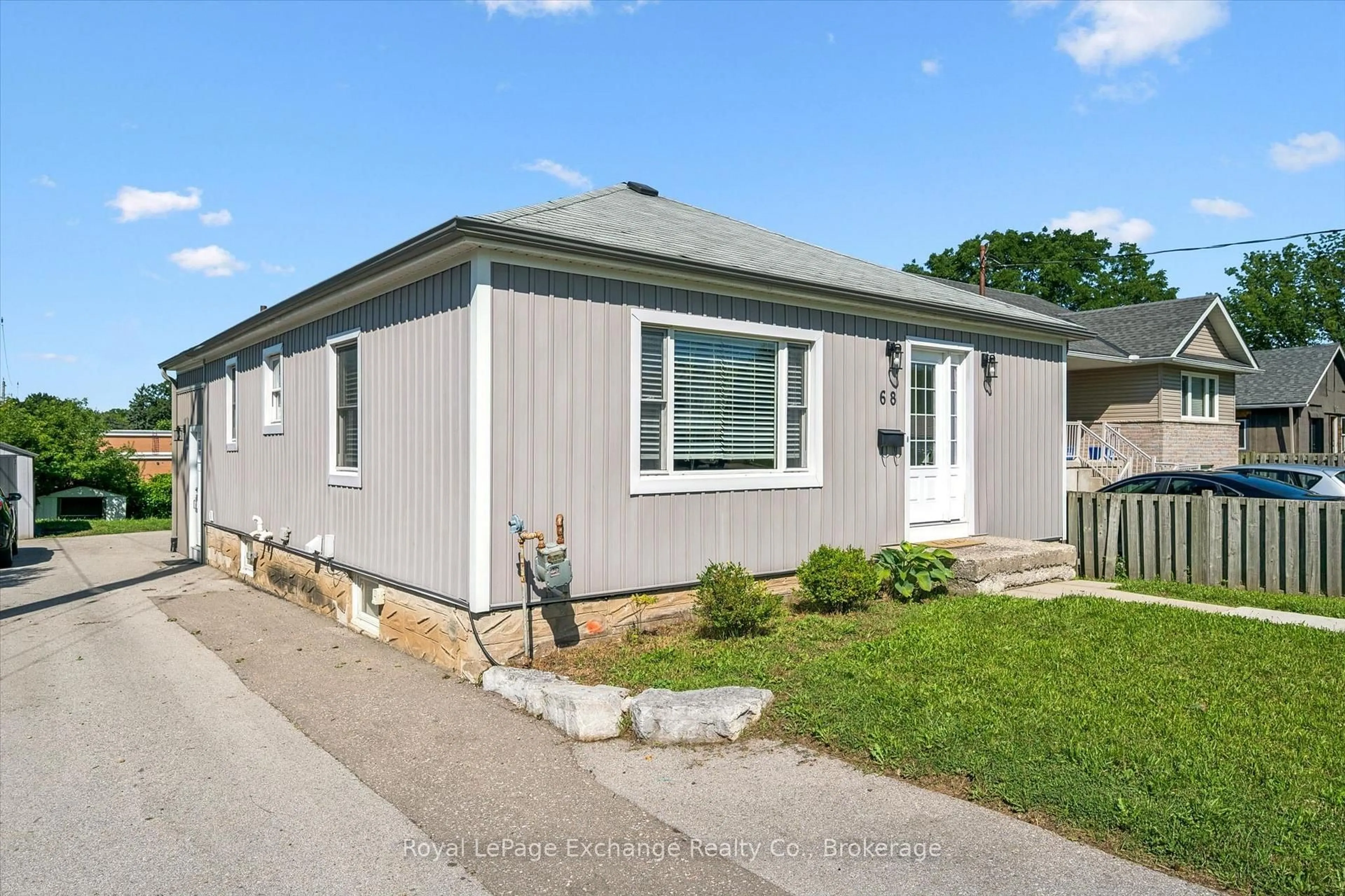 Home with vinyl exterior material, street for 68 Elgin St, Cambridge Ontario N1R 5G5