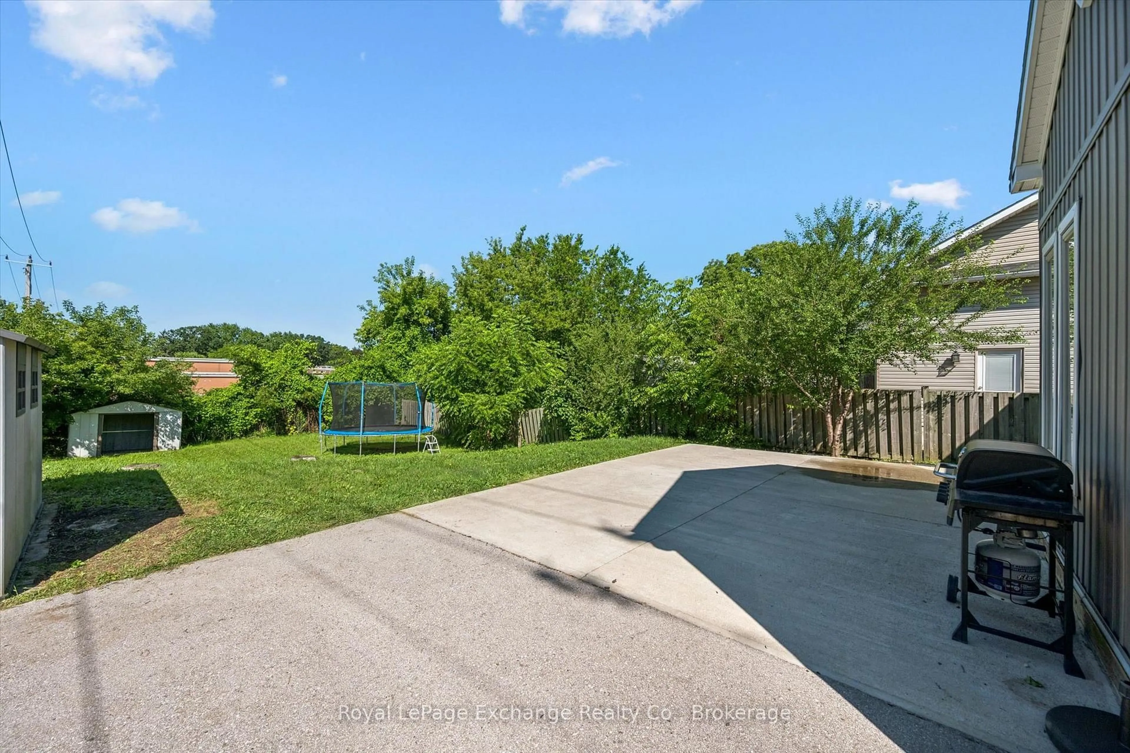 A pic from outside/outdoor area/front of a property/back of a property/a pic from drone, water/lake/river/ocean view for 68 Elgin St, Cambridge Ontario N1R 5G5