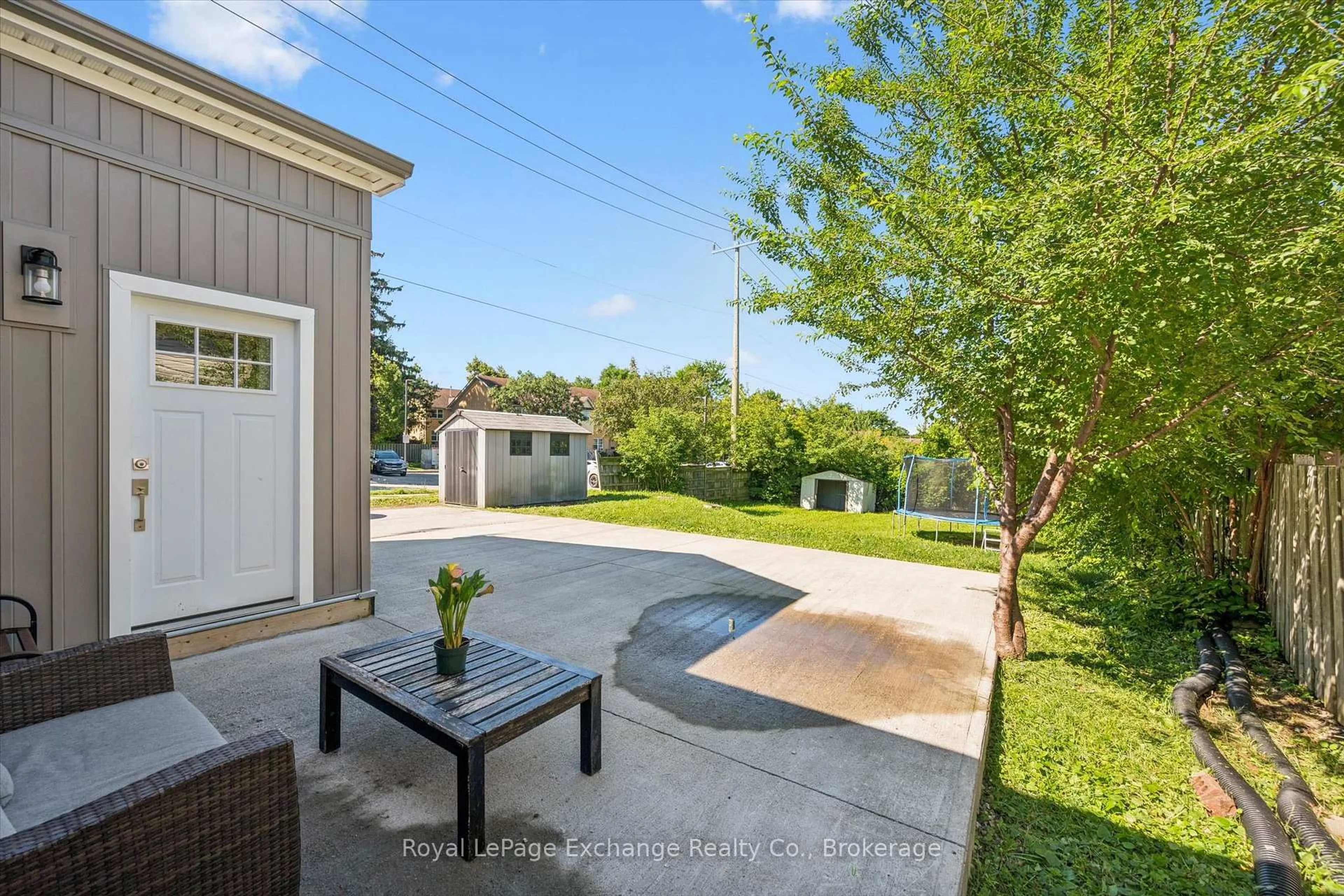 Patio, street for 68 Elgin St, Cambridge Ontario N1R 5G5