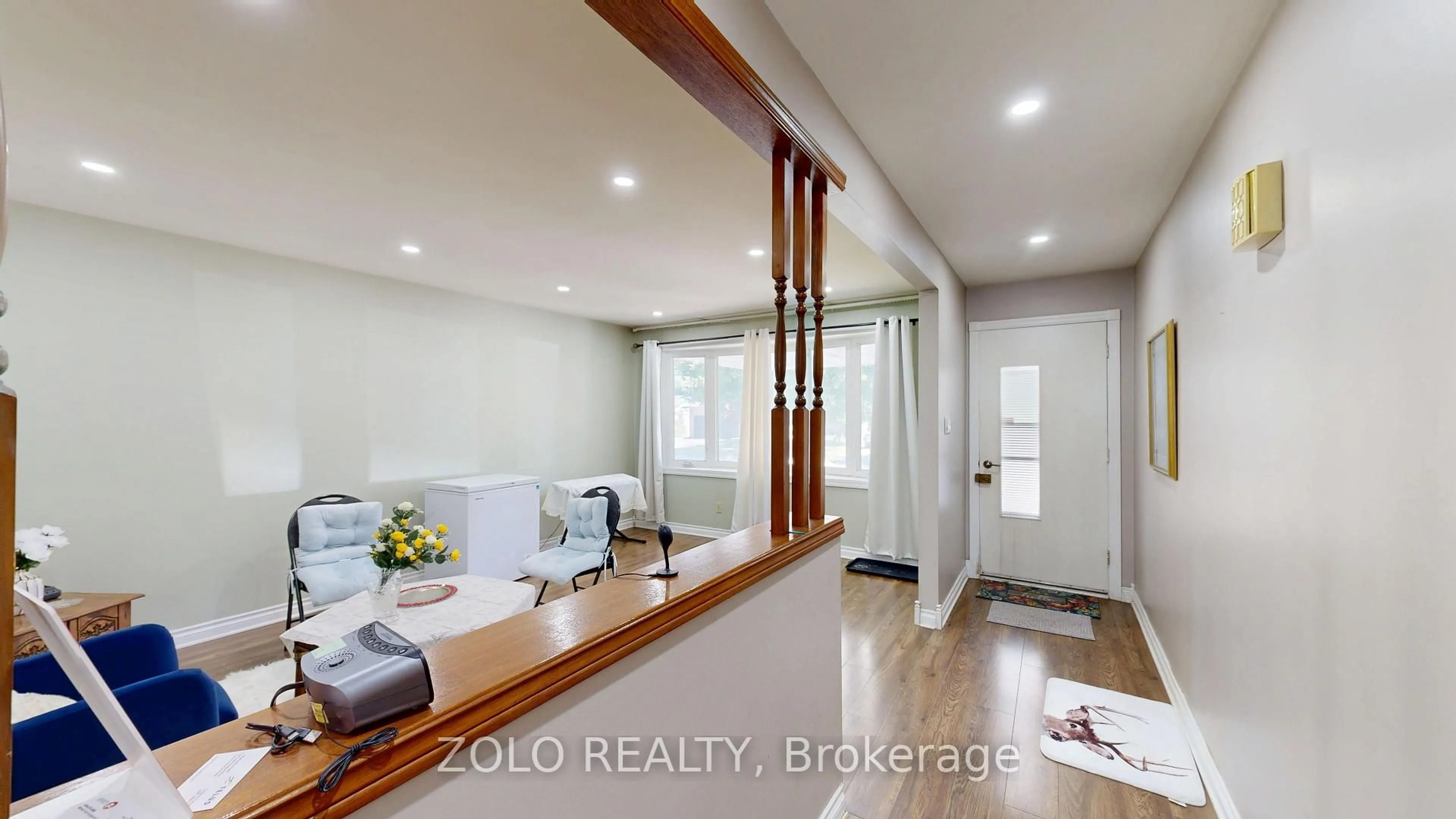 Indoor entryway for 31 Applewood Lane, London South Ontario N6J 3P9