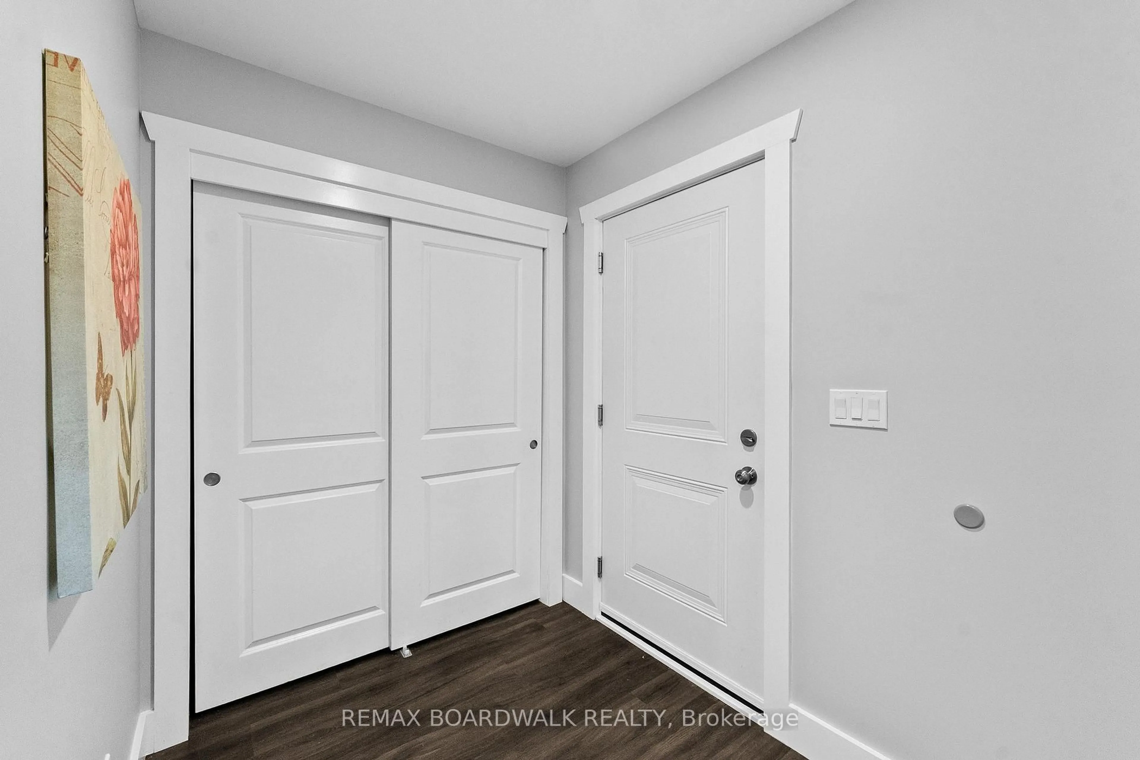 Indoor entryway for 32 David St #B, Edwardsburgh/Cardinal Ontario K0E 1X0
