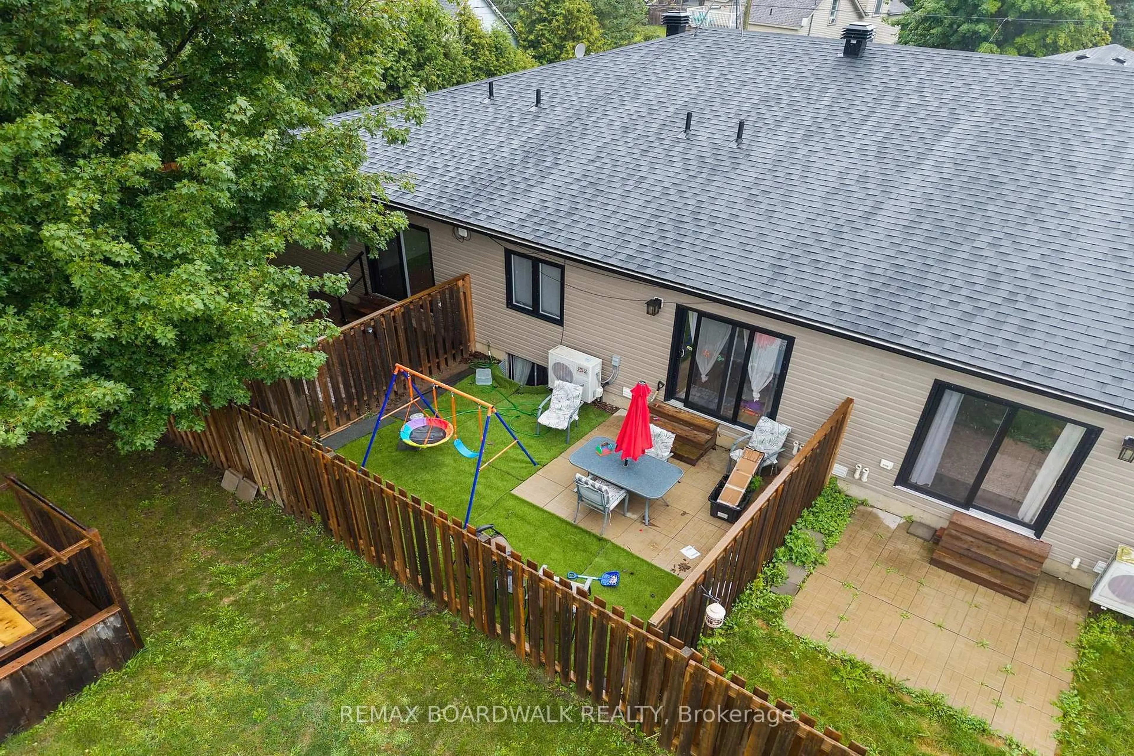 A pic from outside/outdoor area/front of a property/back of a property/a pic from drone, city buildings view from balcony for 32 David St #C, Edwardsburgh/Cardinal Ontario K0E 1X0