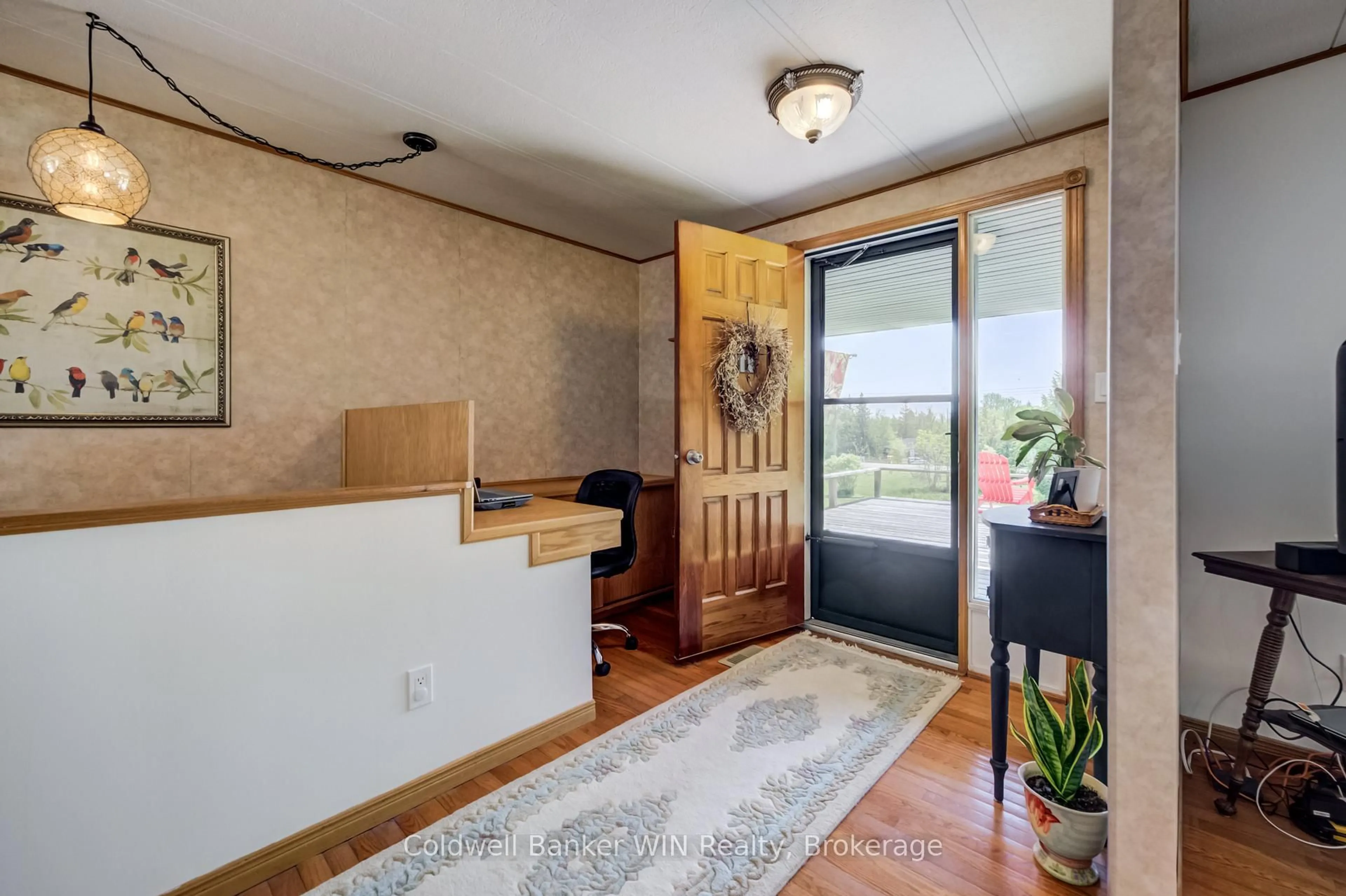 Indoor entryway for 9 Cardinal St, Brockton Ontario N0G 2V0