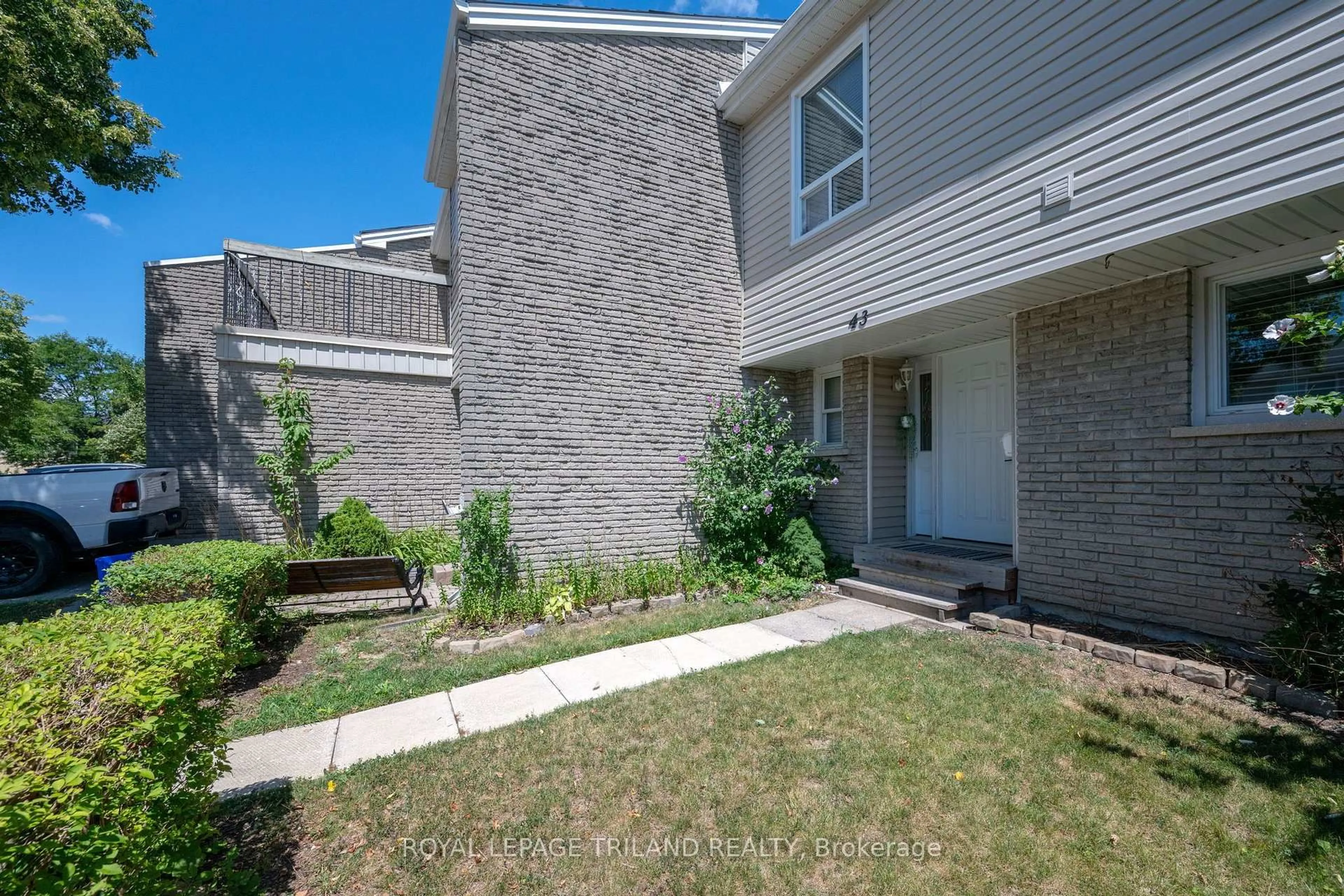 Patio, street for 711 OSGOODE Dr #43, London South Ontario N6E 2C8
