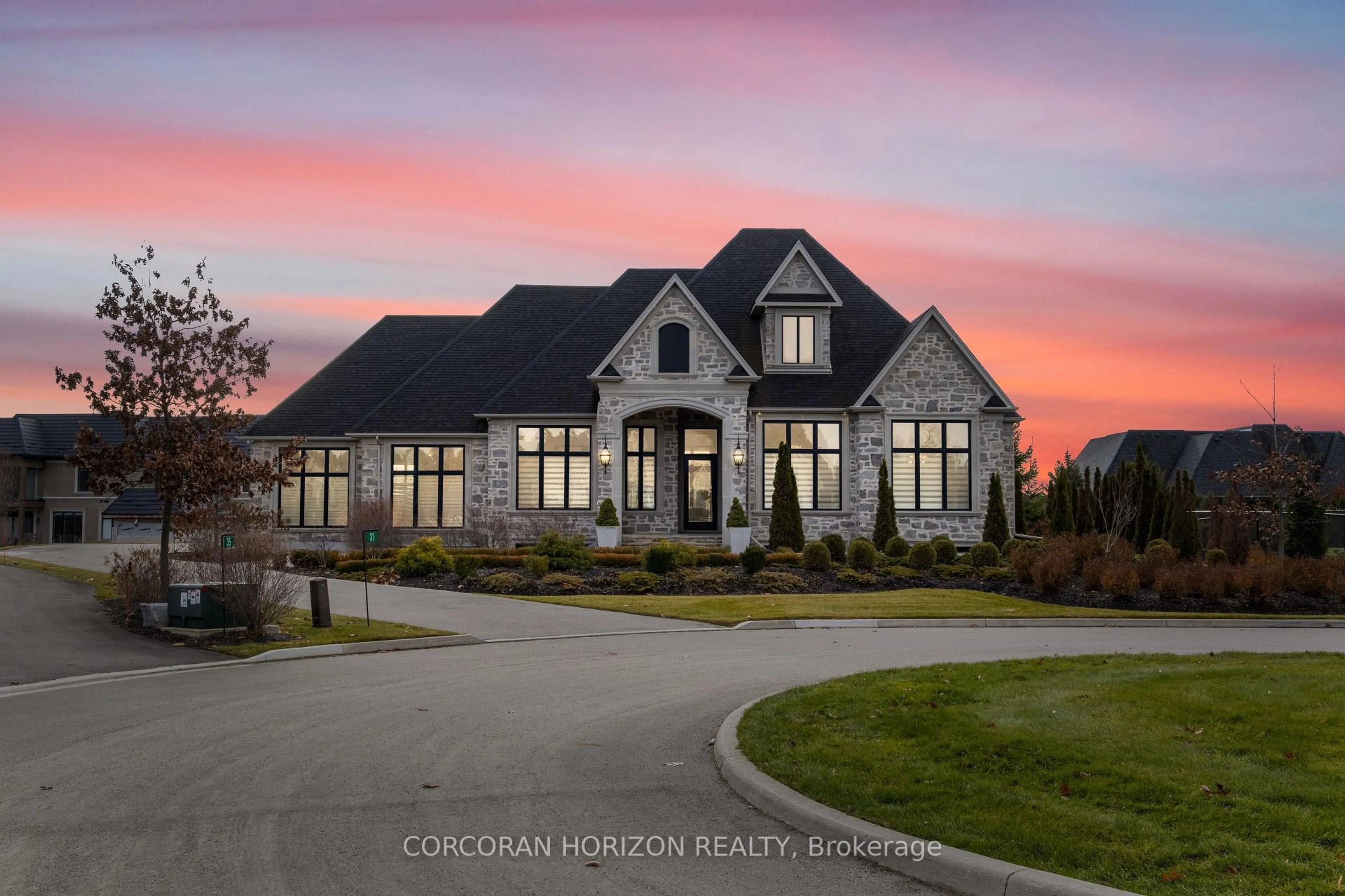 Home with brick exterior material, mountain view for 31 Reid Crt, Puslinch Ontario N0B 2J0