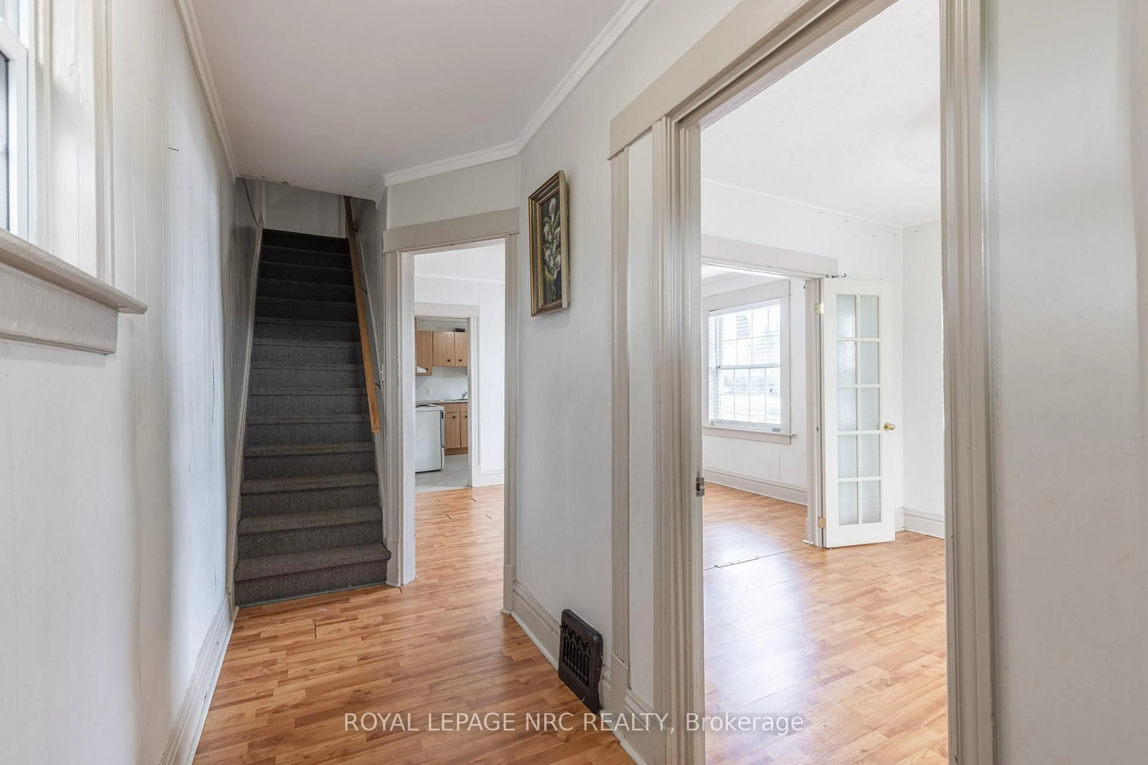 Unknown for 44 Carlisle St, St. Catharines Ontario L2R 4H4