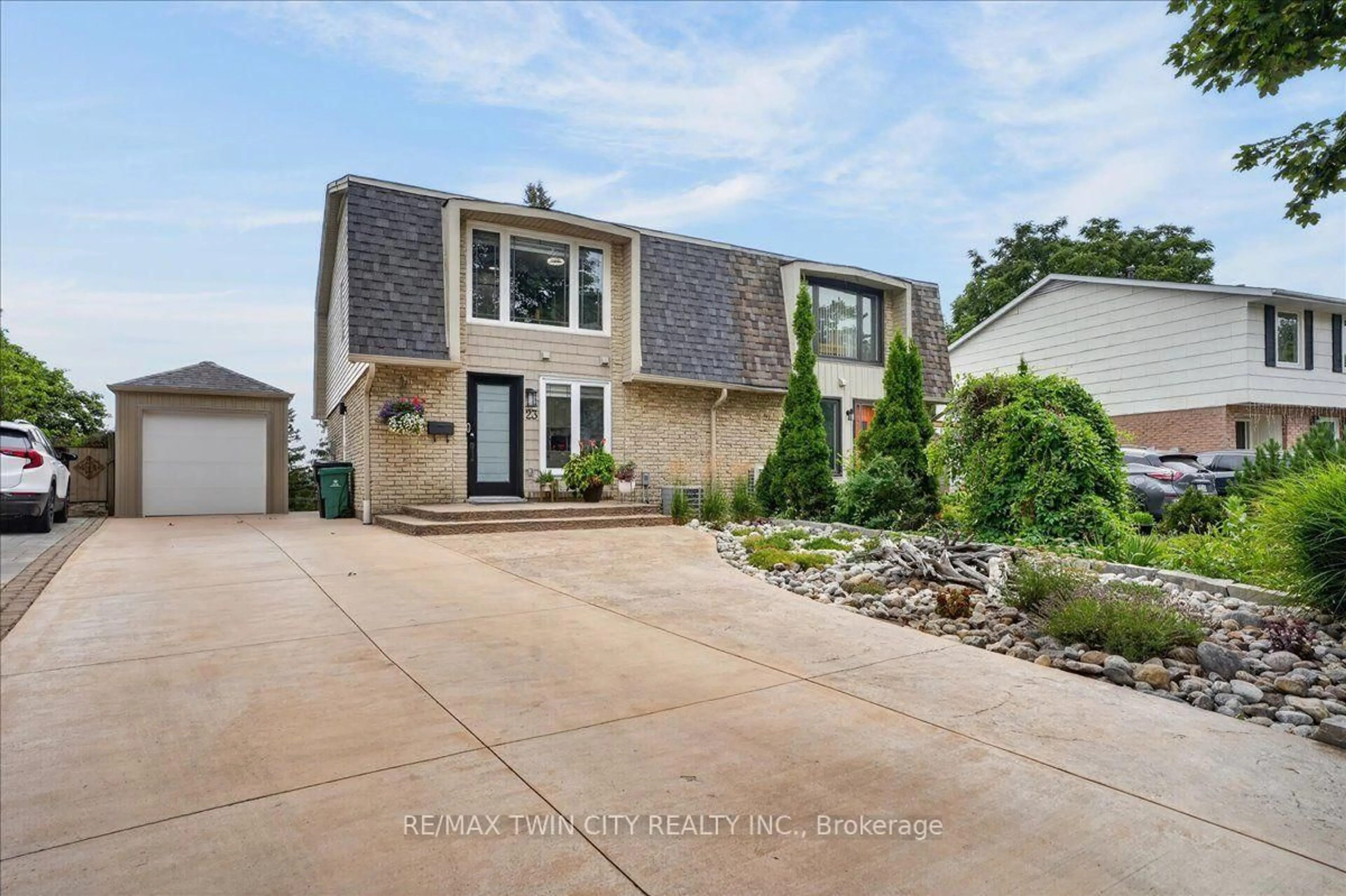 Home with vinyl exterior material, street for 23 Briar Knoll Dr, Kitchener Ontario N2E 1X9