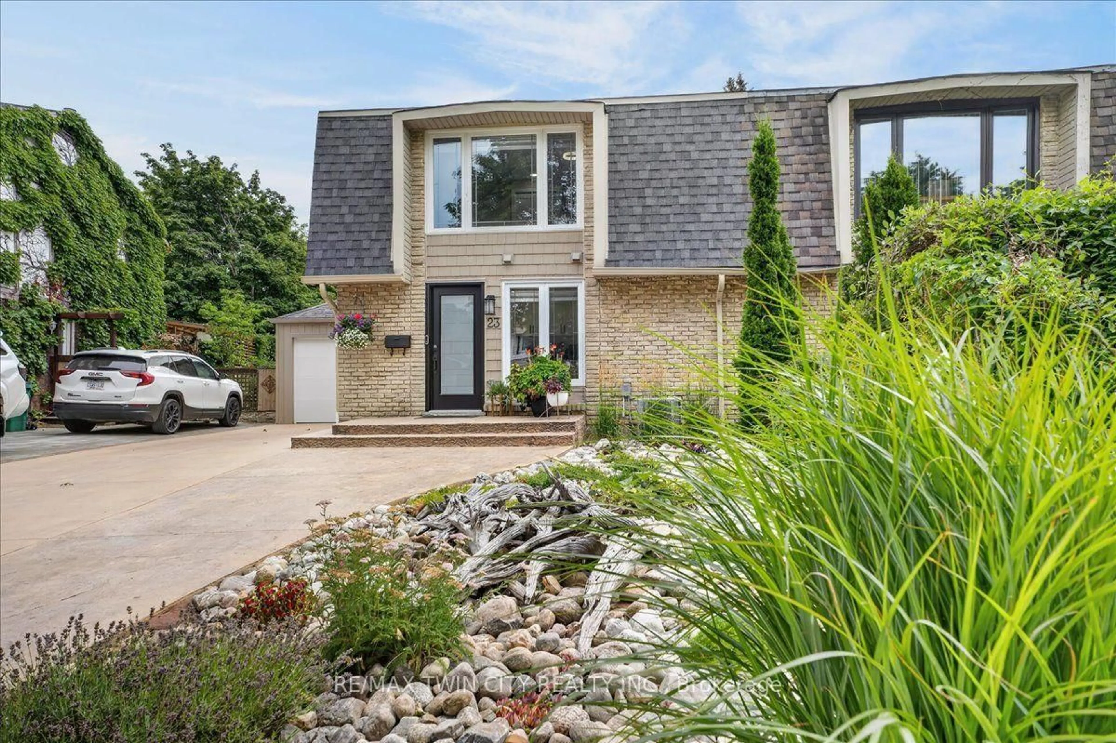 Home with brick exterior material, street for 23 Briar Knoll Dr, Kitchener Ontario N2E 1X9